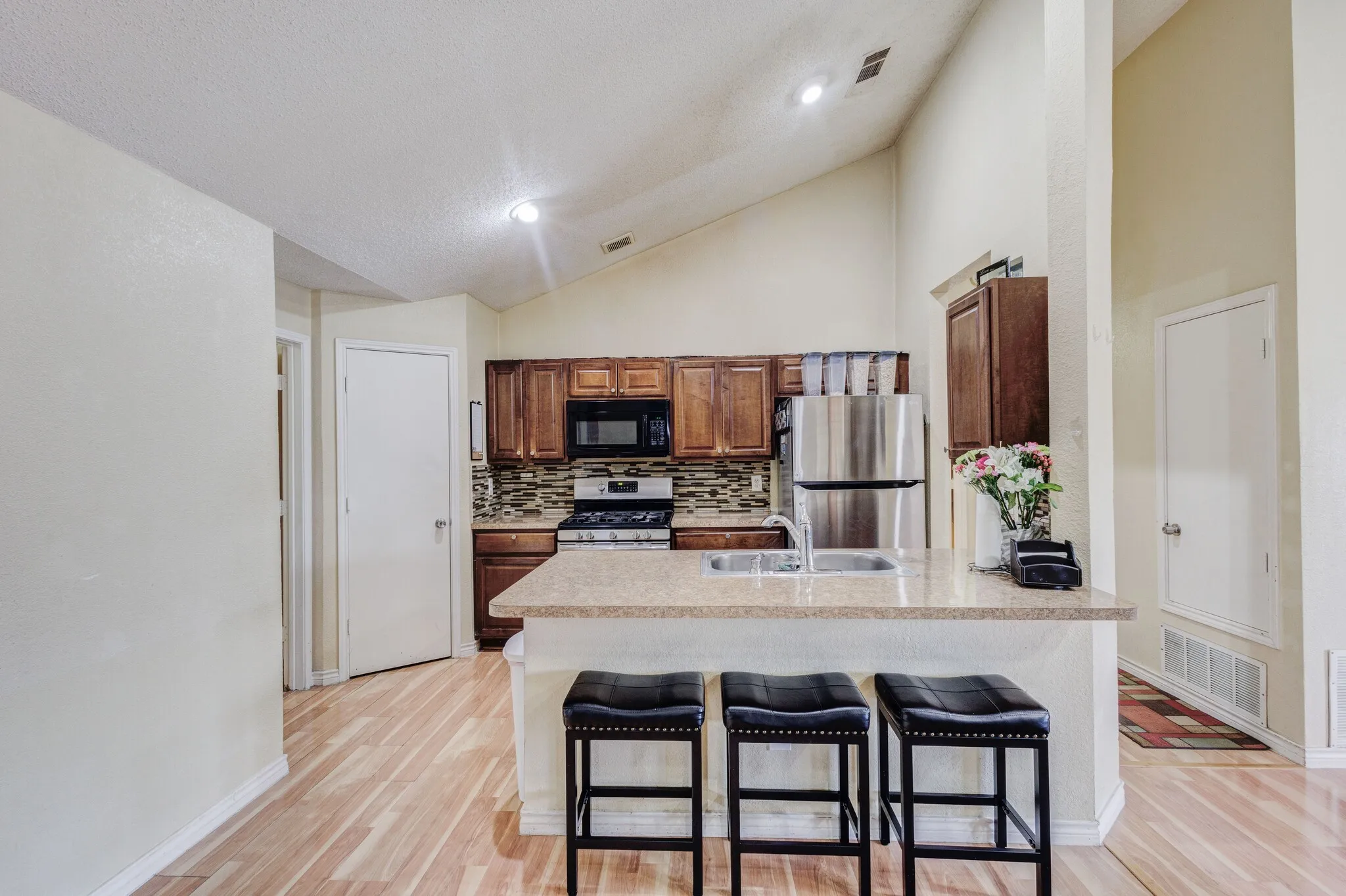 Single Family Residence For Sale in Dallas County , 716 Fieldwood Drive, Mesquite, Texas 75150, 2 Bedroom, 2 Bathroom, Garage spaces, 1,538 Sqft, built in 1983, Price $259,900, mls#21188521, Real Estate Agent in Mesquite, Homes For Sale in Dallas county, Homes For Sale in Mesquite, Realtor in Mesquite Texas, Real Estate Brokerage Independent Realty Texas, Luminita Cordes Realtor