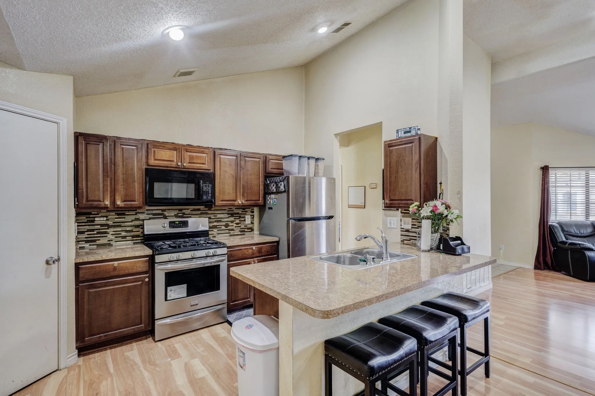 Single Family Residence For Sale in Dallas County , 716 Fieldwood Drive, Mesquite, Texas 75150, 2 Bedroom, 2 Bathroom, Garage spaces, 1,538 Sqft, built in 1983, Price $259,900, mls#21188521, Real Estate Agent in Mesquite, Homes For Sale in Dallas county, Homes For Sale in Mesquite, Realtor in Mesquite Texas, Real Estate Brokerage Independent Realty Texas, Luminita Cordes Realtor