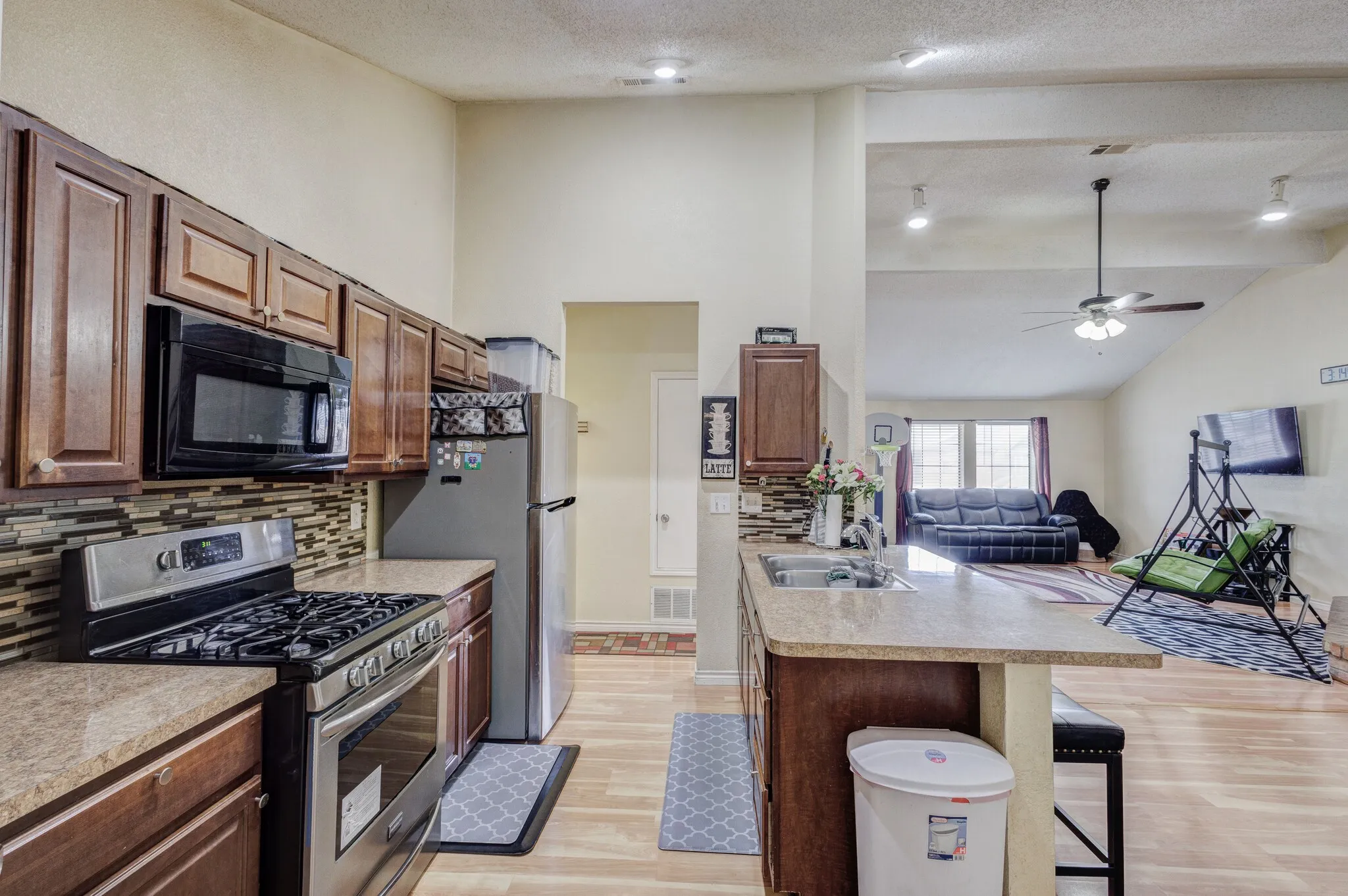 Single Family Residence For Sale in Dallas County , 716 Fieldwood Drive, Mesquite, Texas 75150, 2 Bedroom, 2 Bathroom, Garage spaces, 1,538 Sqft, built in 1983, Price $259,900, mls#21188521, Real Estate Agent in Mesquite, Homes For Sale in Dallas county, Homes For Sale in Mesquite, Realtor in Mesquite Texas, Real Estate Brokerage Independent Realty Texas, Luminita Cordes Realtor