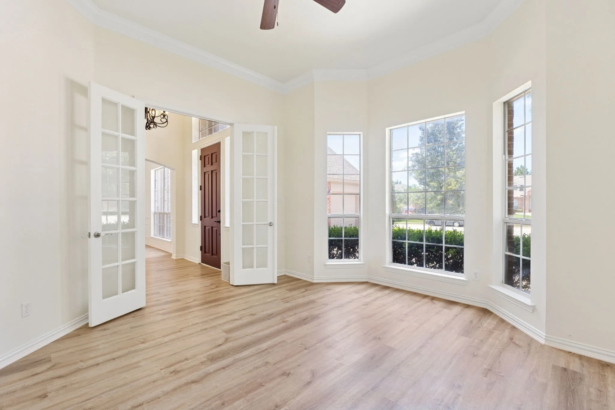 Very large office. Imagine your desk in the middle with two walls lined with book shelves. It would be so pretty.