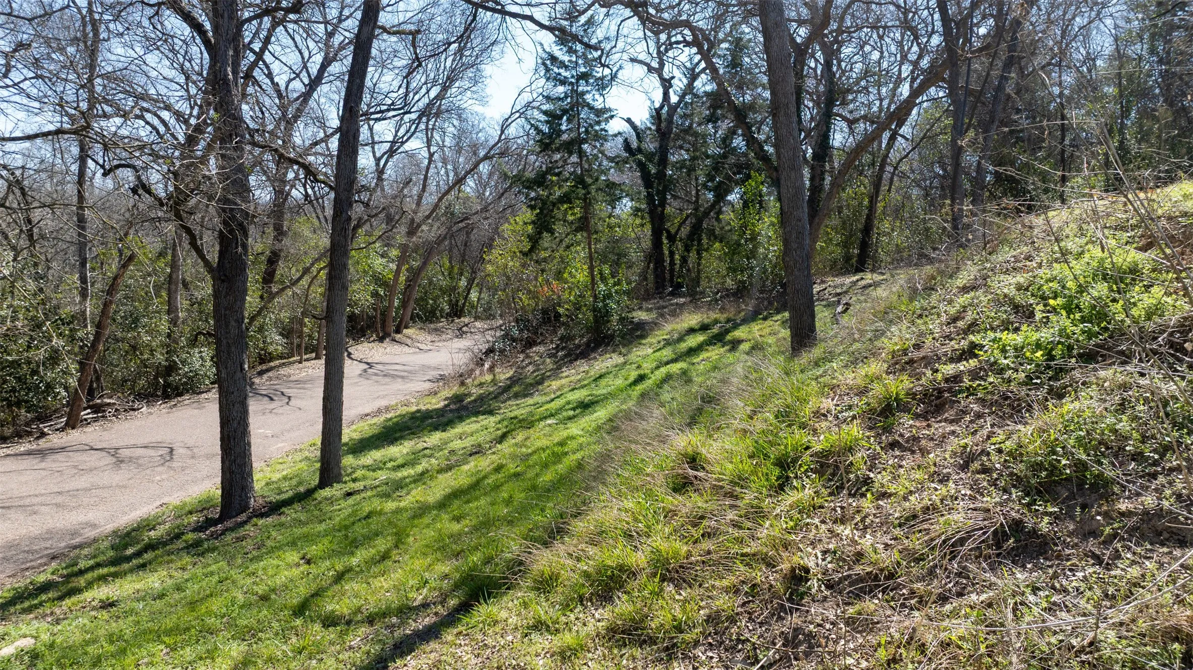 Unimproved Land For Sale in Mc Lennan County , 1141 Redondo Drive, Woodway, Texas 76712, 0, 0, Garage spaces, 0 Sqft, built in 0, Price $50,000, mls#21188567, Real Estate Agent in Woodway, Homes For Sale in Mc Lennan county, Homes For Sale in Woodway, Realtor in Woodway Texas, Real Estate Brokerage Independent Realty Texas, Luminita Cordes Realtor