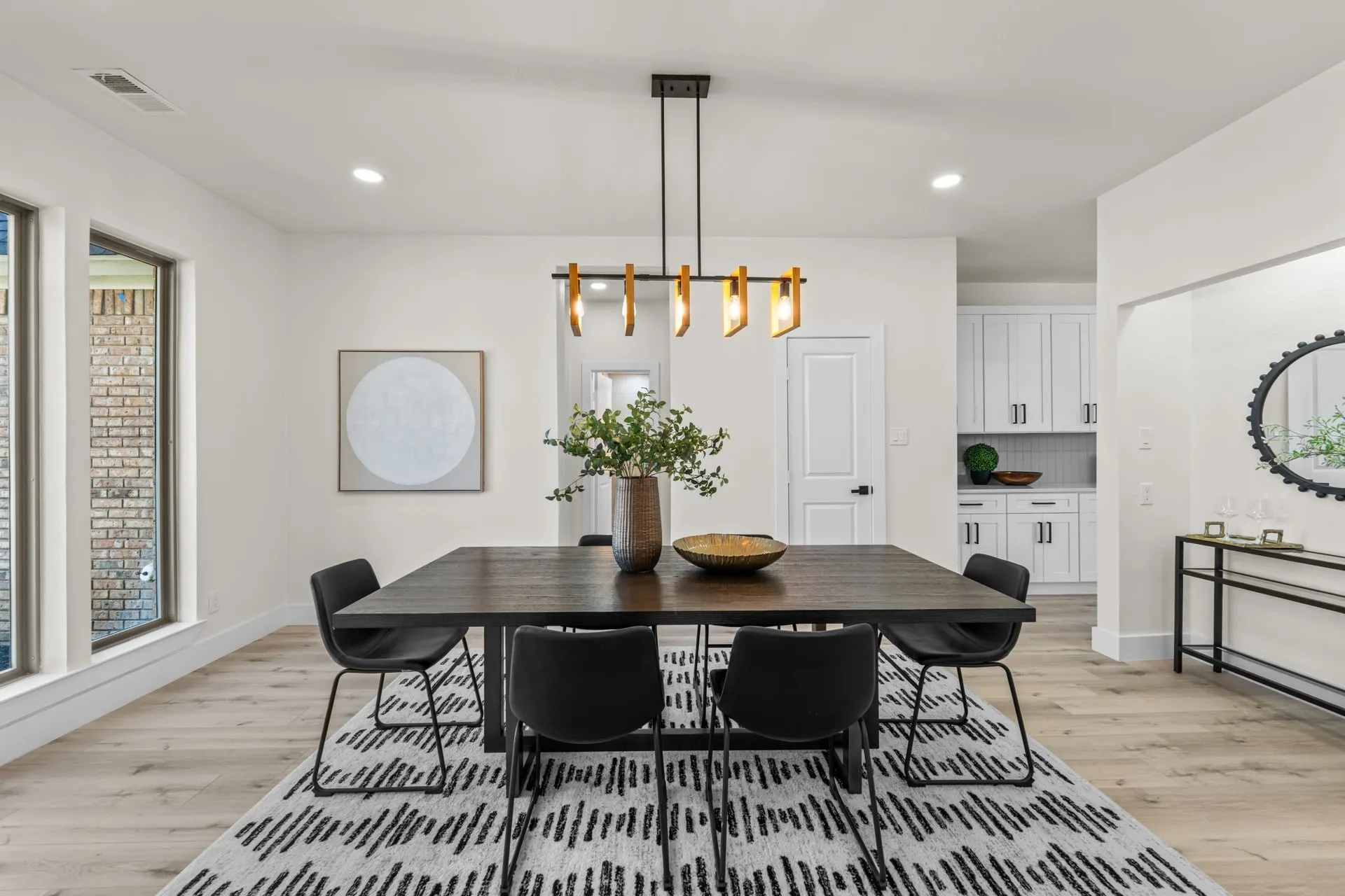 Single Family Residence For Sale in Tarrant County , 4706 El Brevo Court, Arlington, Texas 76017, 5 Bedroom, 4 Bathroom, 2 Garage spaces, 3,024 Sqft, built in 1982, mls#21187574, Real Estate Agent in Arlington, Homes For Sale in Tarrant county, Homes For Sale in Arlington, Realtor in Arlington Texas, Real Estate Brokerage Independent Realty Texas, Luminita Cordes Realtor