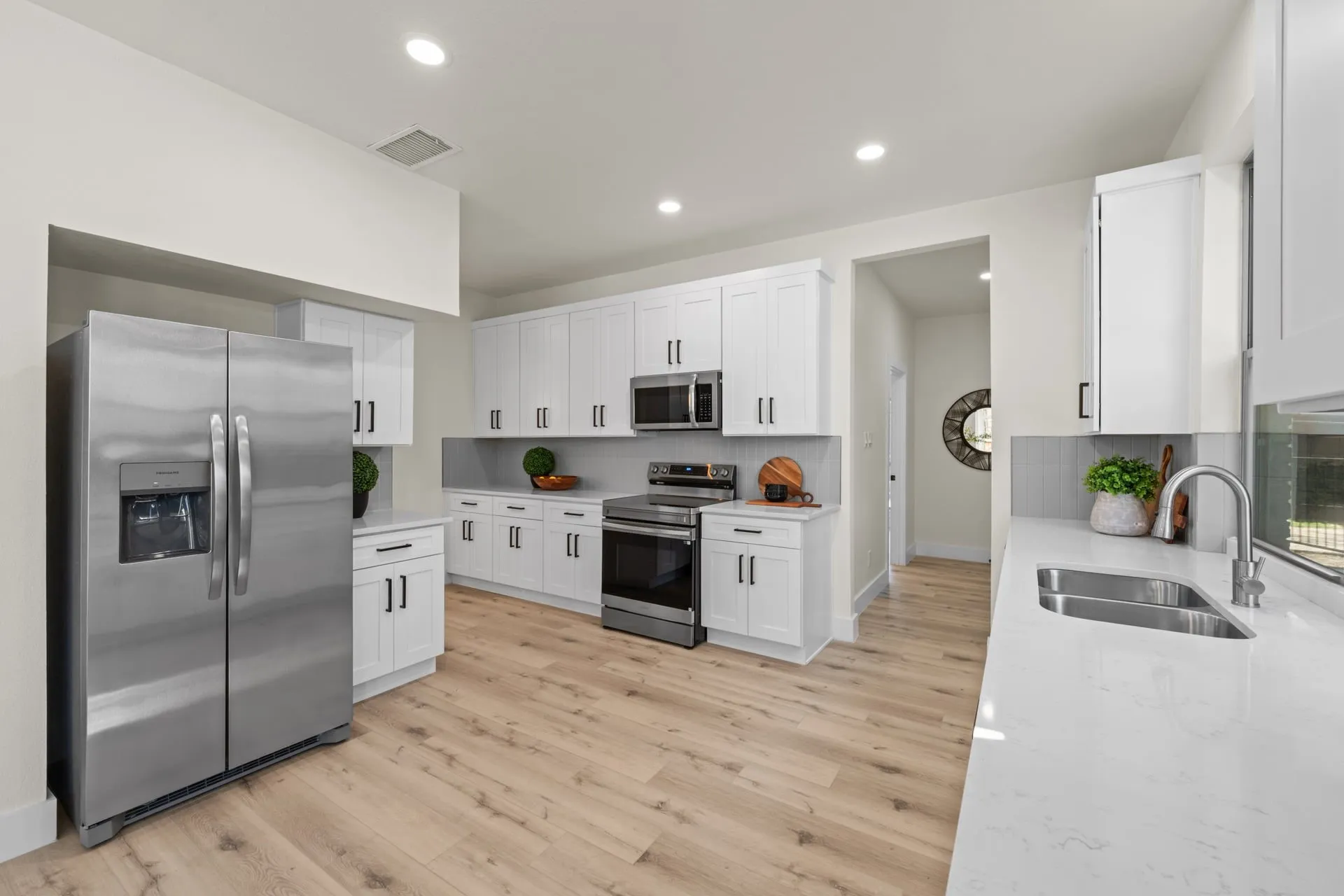 Single Family Residence For Sale in Tarrant County , 4706 El Brevo Court, Arlington, Texas 76017, 5 Bedroom, 4 Bathroom, 2 Garage spaces, 3,024 Sqft, built in 1982, mls#21187574, Real Estate Agent in Arlington, Homes For Sale in Tarrant county, Homes For Sale in Arlington, Realtor in Arlington Texas, Real Estate Brokerage Independent Realty Texas, Luminita Cordes Realtor