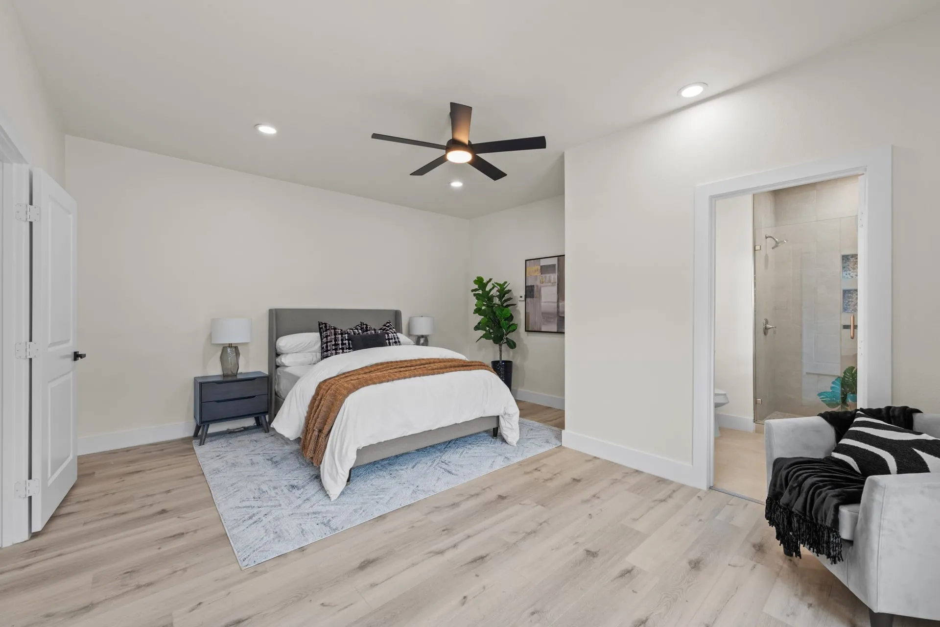 Single Family Residence For Sale in Tarrant County , 4706 El Brevo Court, Arlington, Texas 76017, 5 Bedroom, 4 Bathroom, 2 Garage spaces, 3,024 Sqft, built in 1982, mls#21187574, Real Estate Agent in Arlington, Homes For Sale in Tarrant county, Homes For Sale in Arlington, Realtor in Arlington Texas, Real Estate Brokerage Independent Realty Texas, Luminita Cordes Realtor