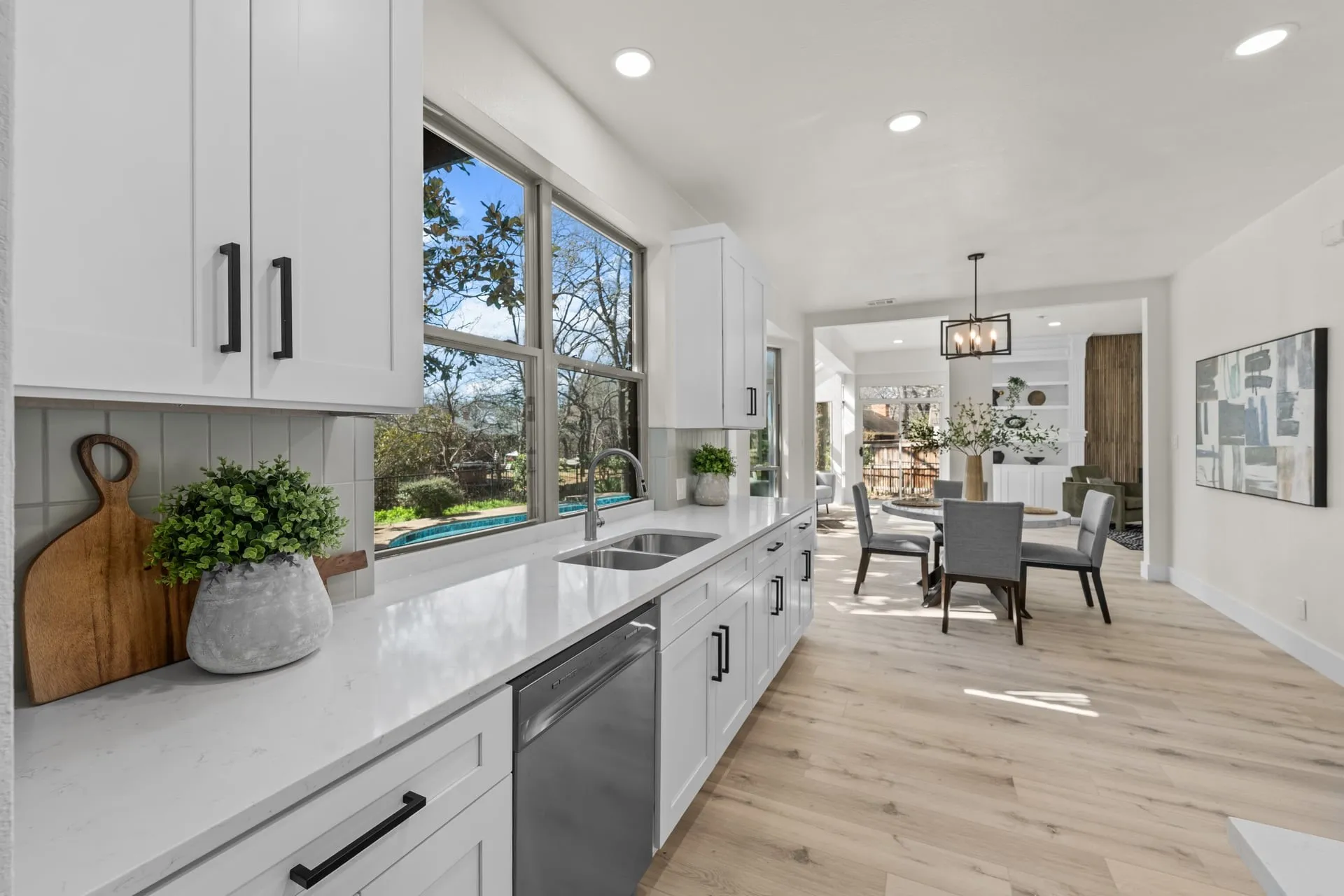 Single Family Residence For Sale in Tarrant County , 4706 El Brevo Court, Arlington, Texas 76017, 5 Bedroom, 4 Bathroom, 2 Garage spaces, 3,024 Sqft, built in 1982, mls#21187574, Real Estate Agent in Arlington, Homes For Sale in Tarrant county, Homes For Sale in Arlington, Realtor in Arlington Texas, Real Estate Brokerage Independent Realty Texas, Luminita Cordes Realtor