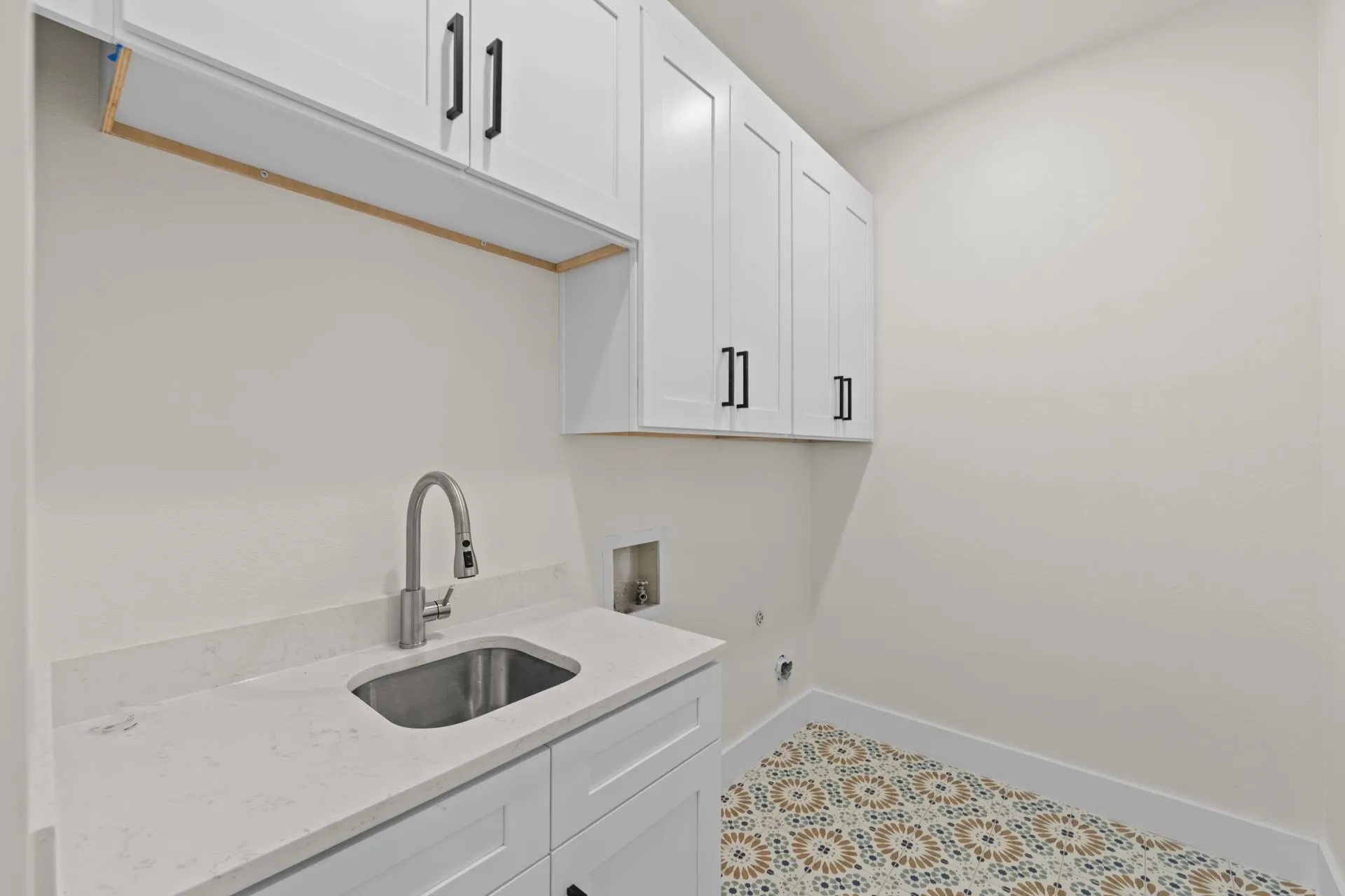 Single Family Residence For Sale in Tarrant County , 4706 El Brevo Court, Arlington, Texas 76017, 5 Bedroom, 4 Bathroom, 2 Garage spaces, 3,024 Sqft, built in 1982, mls#21187574, Real Estate Agent in Arlington, Homes For Sale in Tarrant county, Homes For Sale in Arlington, Realtor in Arlington Texas, Real Estate Brokerage Independent Realty Texas, Luminita Cordes Realtor