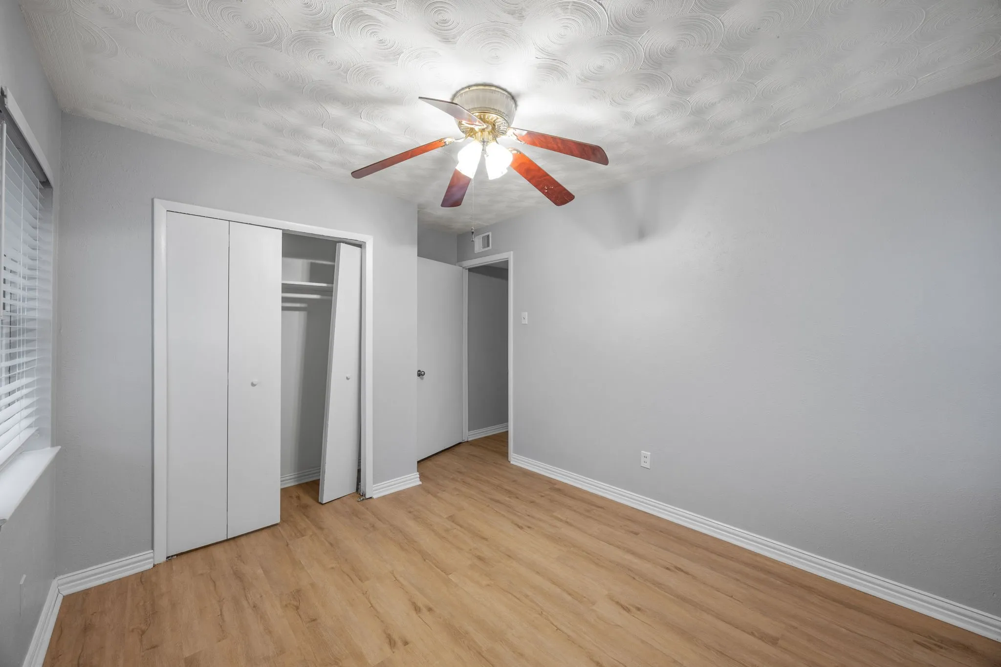 Single Family Residence For Sale in Dallas County , 2438 Lasalle Drive, Irving, Texas 75062, 3 Bedroom, 2 Bathroom, Garage spaces, 1,742 Sqft, built in 1962, mls#21188650, Real Estate Agent in Irving, Homes For Sale in Dallas county, Homes For Sale in Irving, Realtor in Irving Texas, Real Estate Brokerage Independent Realty Texas, Luminita Cordes Realtor