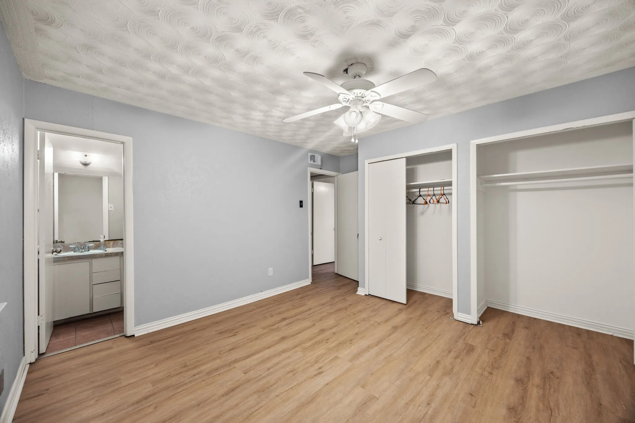 Single Family Residence For Sale in Dallas County , 2438 Lasalle Drive, Irving, Texas 75062, 3 Bedroom, 2 Bathroom, Garage spaces, 1,742 Sqft, built in 1962, mls#21188650, Real Estate Agent in Irving, Homes For Sale in Dallas county, Homes For Sale in Irving, Realtor in Irving Texas, Real Estate Brokerage Independent Realty Texas, Luminita Cordes Realtor