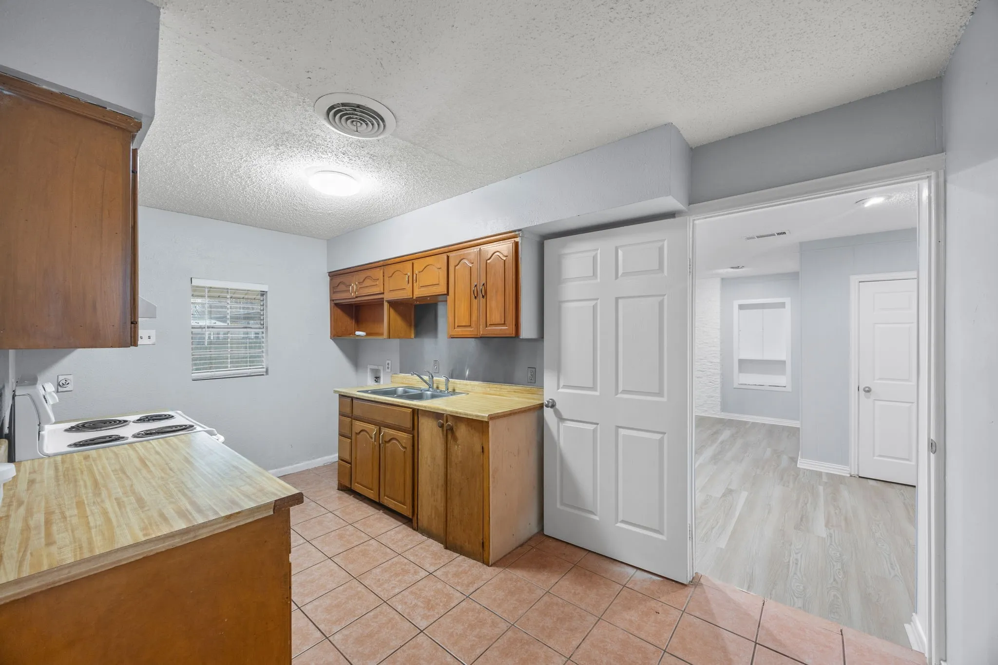 Single Family Residence For Sale in Dallas County , 2438 Lasalle Drive, Irving, Texas 75062, 3 Bedroom, 2 Bathroom, Garage spaces, 1,742 Sqft, built in 1962, mls#21188650, Real Estate Agent in Irving, Homes For Sale in Dallas county, Homes For Sale in Irving, Realtor in Irving Texas, Real Estate Brokerage Independent Realty Texas, Luminita Cordes Realtor