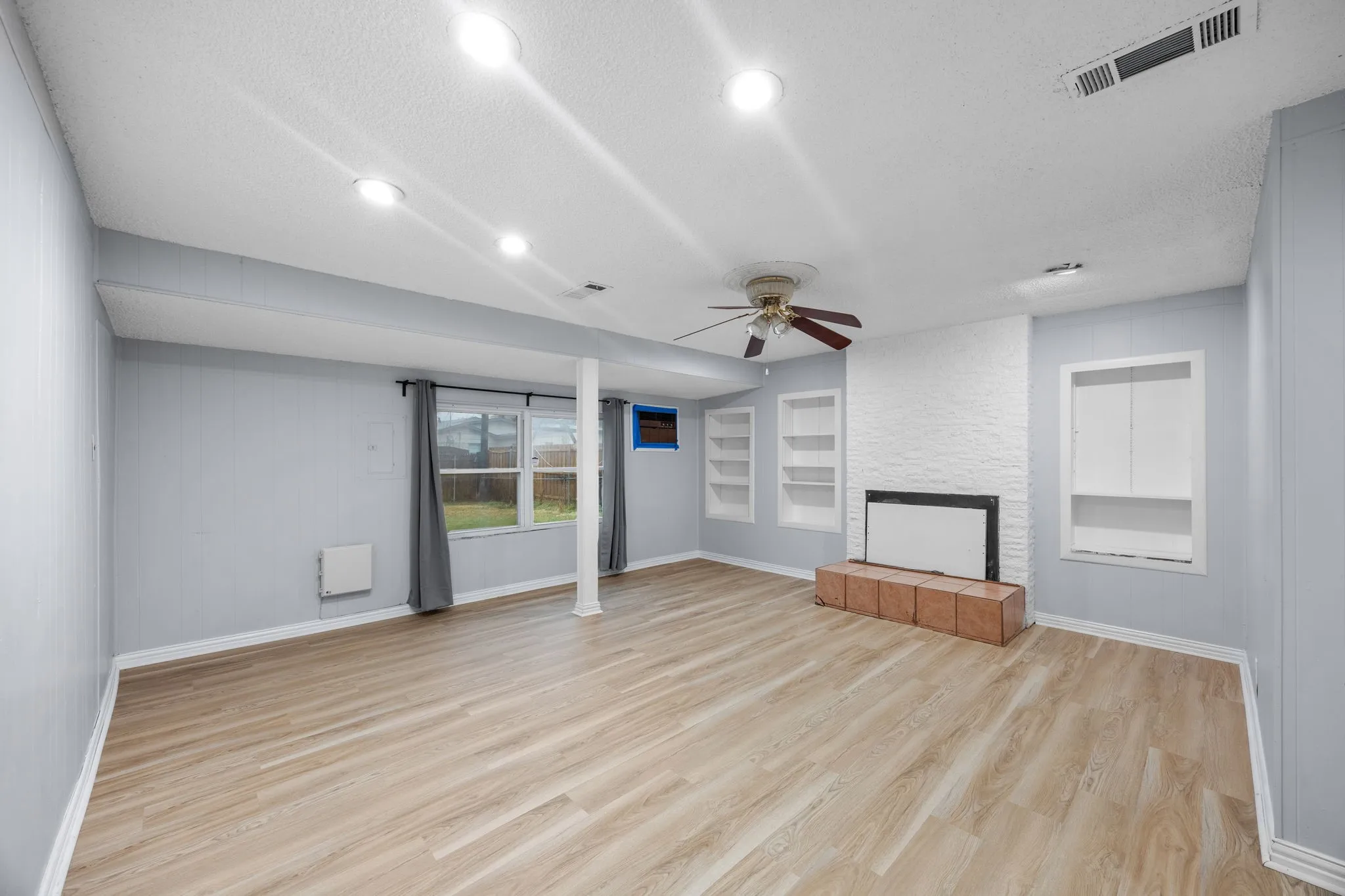 Single Family Residence For Sale in Dallas County , 2438 Lasalle Drive, Irving, Texas 75062, 3 Bedroom, 2 Bathroom, Garage spaces, 1,742 Sqft, built in 1962, mls#21188650, Real Estate Agent in Irving, Homes For Sale in Dallas county, Homes For Sale in Irving, Realtor in Irving Texas, Real Estate Brokerage Independent Realty Texas, Luminita Cordes Realtor