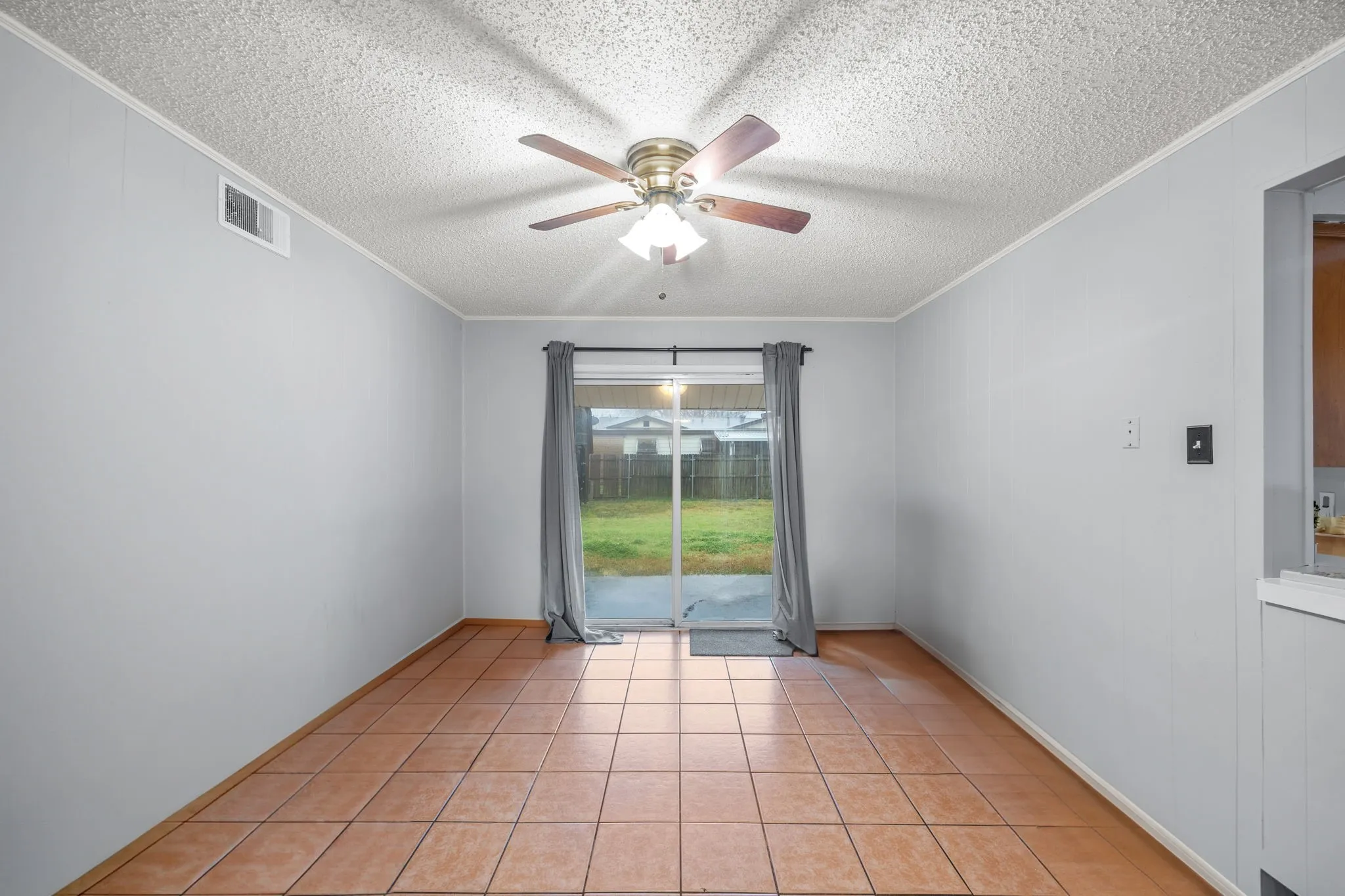 Single Family Residence For Sale in Dallas County , 2438 Lasalle Drive, Irving, Texas 75062, 3 Bedroom, 2 Bathroom, Garage spaces, 1,742 Sqft, built in 1962, mls#21188650, Real Estate Agent in Irving, Homes For Sale in Dallas county, Homes For Sale in Irving, Realtor in Irving Texas, Real Estate Brokerage Independent Realty Texas, Luminita Cordes Realtor