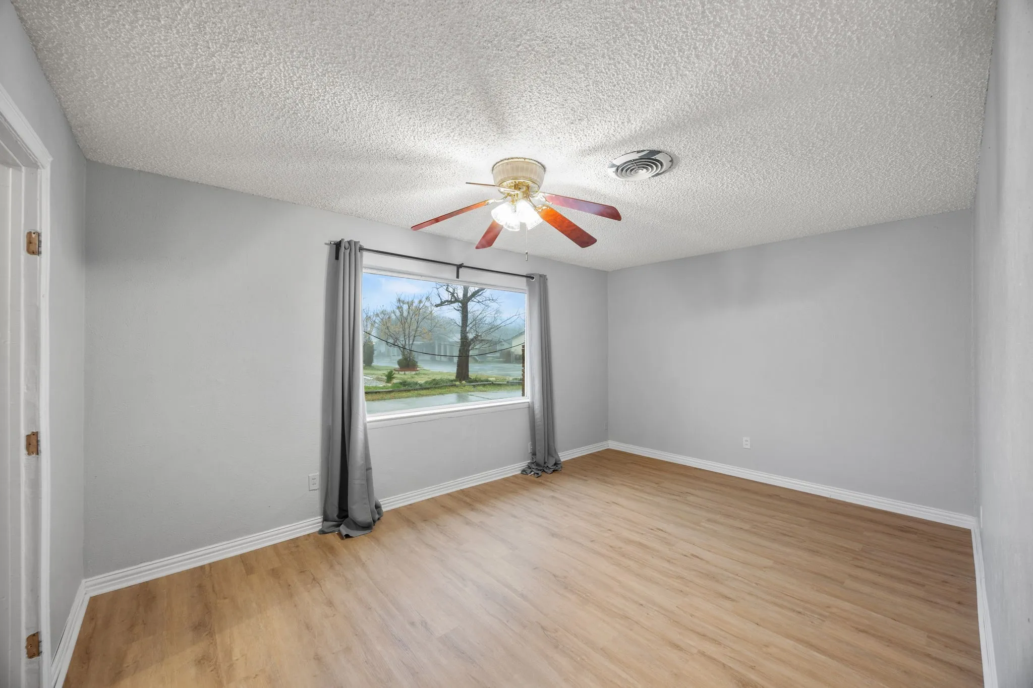 Single Family Residence For Sale in Dallas County , 2438 Lasalle Drive, Irving, Texas 75062, 3 Bedroom, 2 Bathroom, Garage spaces, 1,742 Sqft, built in 1962, mls#21188650, Real Estate Agent in Irving, Homes For Sale in Dallas county, Homes For Sale in Irving, Realtor in Irving Texas, Real Estate Brokerage Independent Realty Texas, Luminita Cordes Realtor