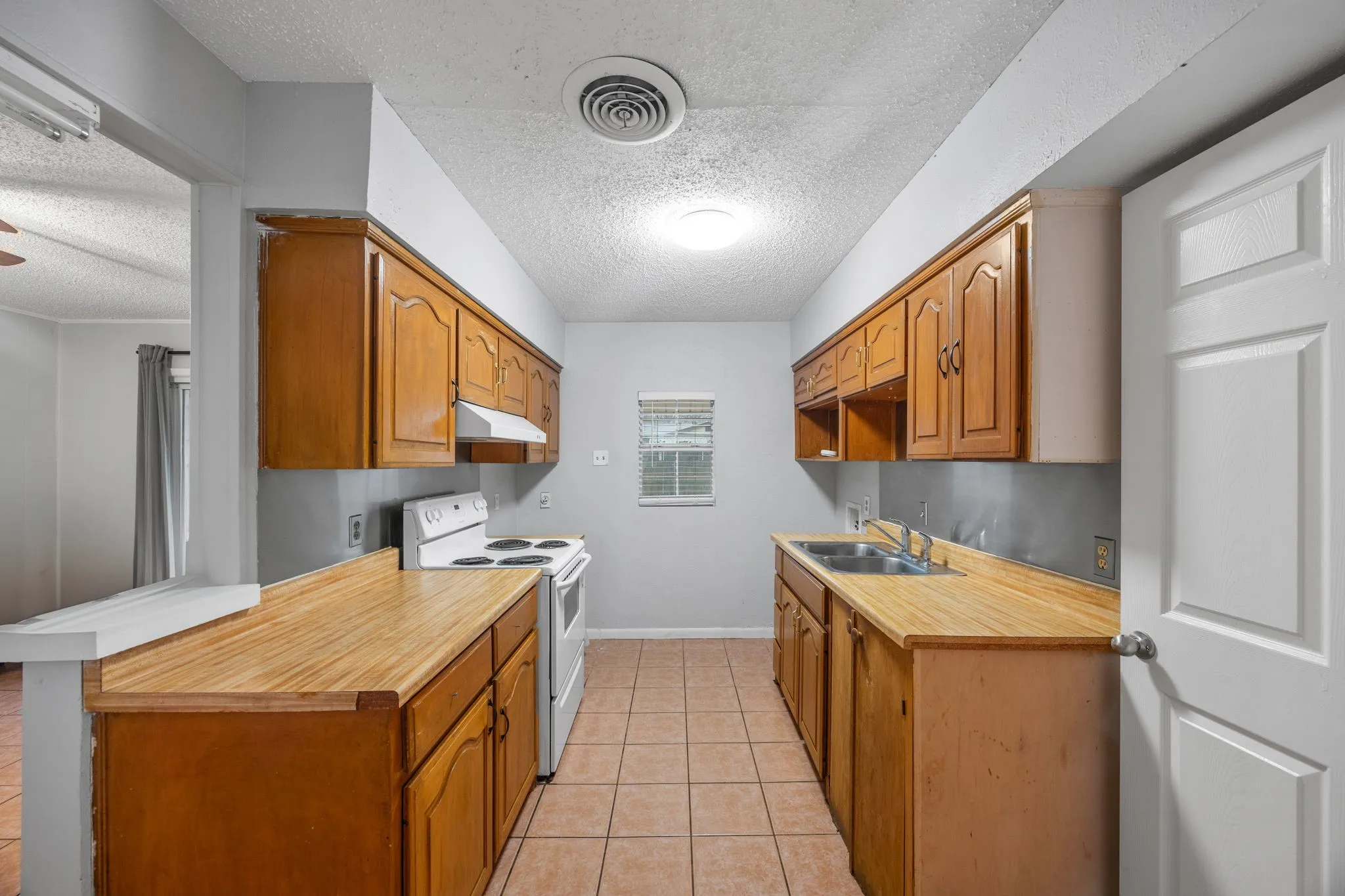 Single Family Residence For Sale in Dallas County , 2438 Lasalle Drive, Irving, Texas 75062, 3 Bedroom, 2 Bathroom, Garage spaces, 1,742 Sqft, built in 1962, mls#21188650, Real Estate Agent in Irving, Homes For Sale in Dallas county, Homes For Sale in Irving, Realtor in Irving Texas, Real Estate Brokerage Independent Realty Texas, Luminita Cordes Realtor