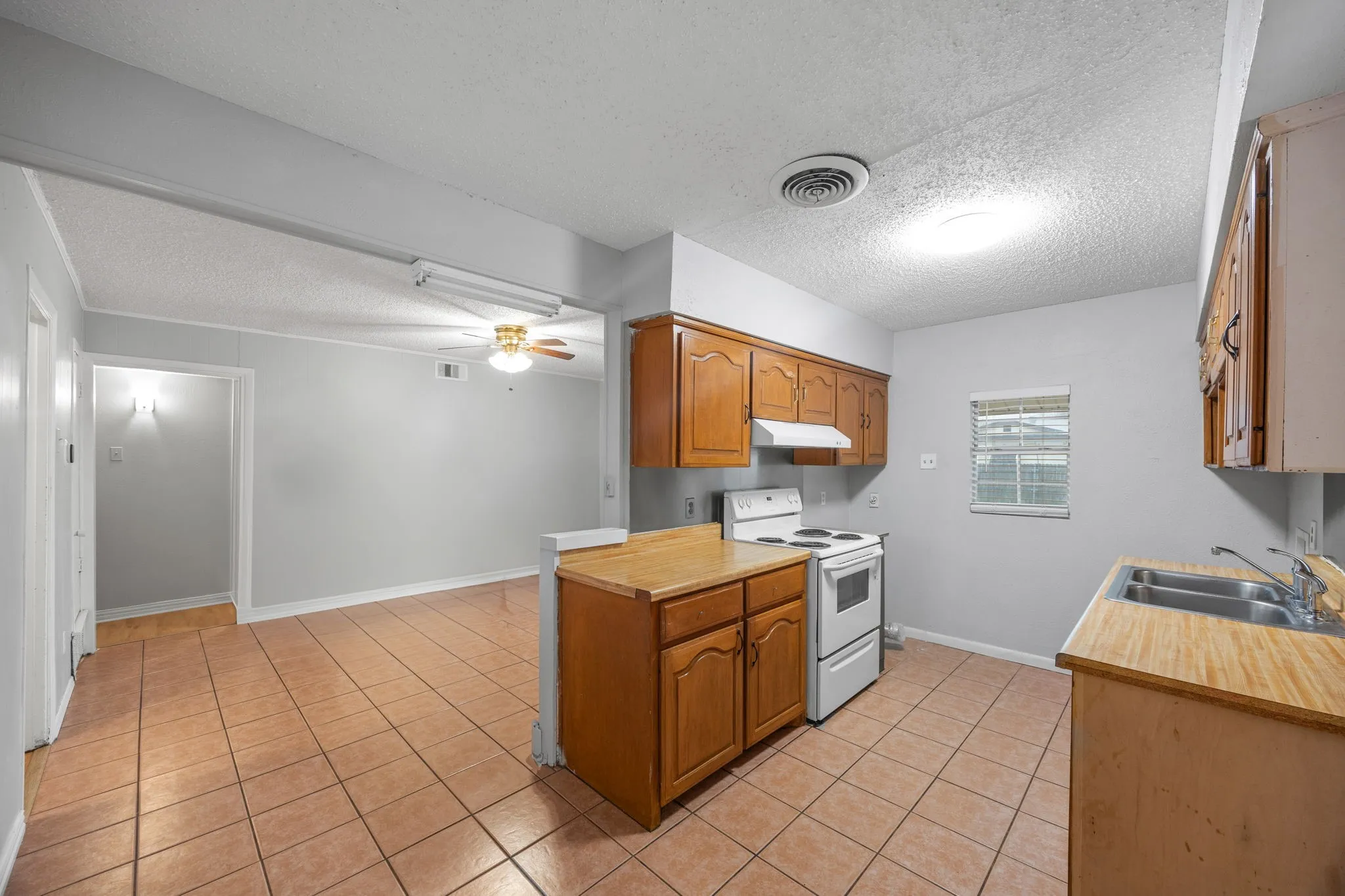 Single Family Residence For Sale in Dallas County , 2438 Lasalle Drive, Irving, Texas 75062, 3 Bedroom, 2 Bathroom, Garage spaces, 1,742 Sqft, built in 1962, mls#21188650, Real Estate Agent in Irving, Homes For Sale in Dallas county, Homes For Sale in Irving, Realtor in Irving Texas, Real Estate Brokerage Independent Realty Texas, Luminita Cordes Realtor