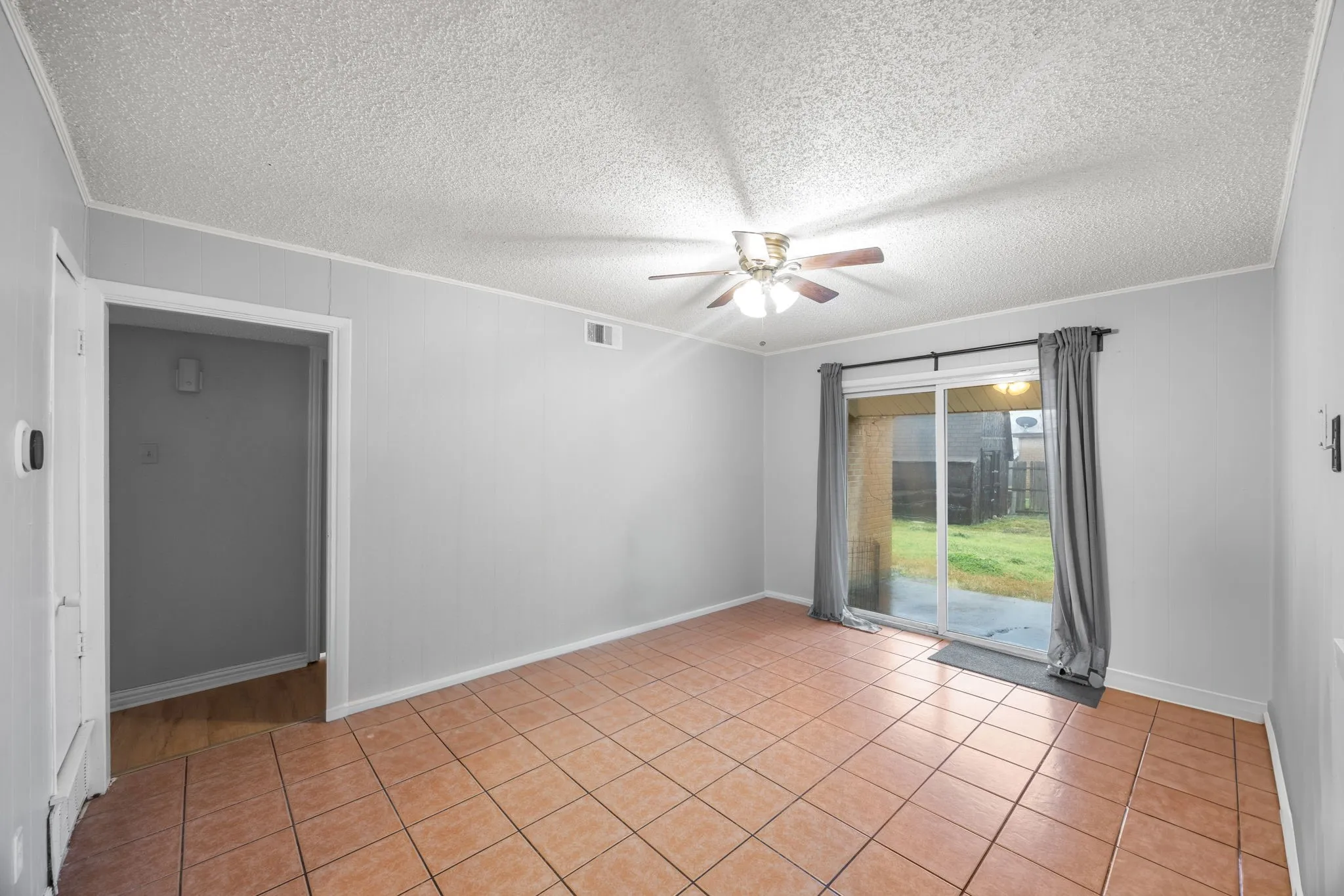 Single Family Residence For Sale in Dallas County , 2438 Lasalle Drive, Irving, Texas 75062, 3 Bedroom, 2 Bathroom, Garage spaces, 1,742 Sqft, built in 1962, mls#21188650, Real Estate Agent in Irving, Homes For Sale in Dallas county, Homes For Sale in Irving, Realtor in Irving Texas, Real Estate Brokerage Independent Realty Texas, Luminita Cordes Realtor