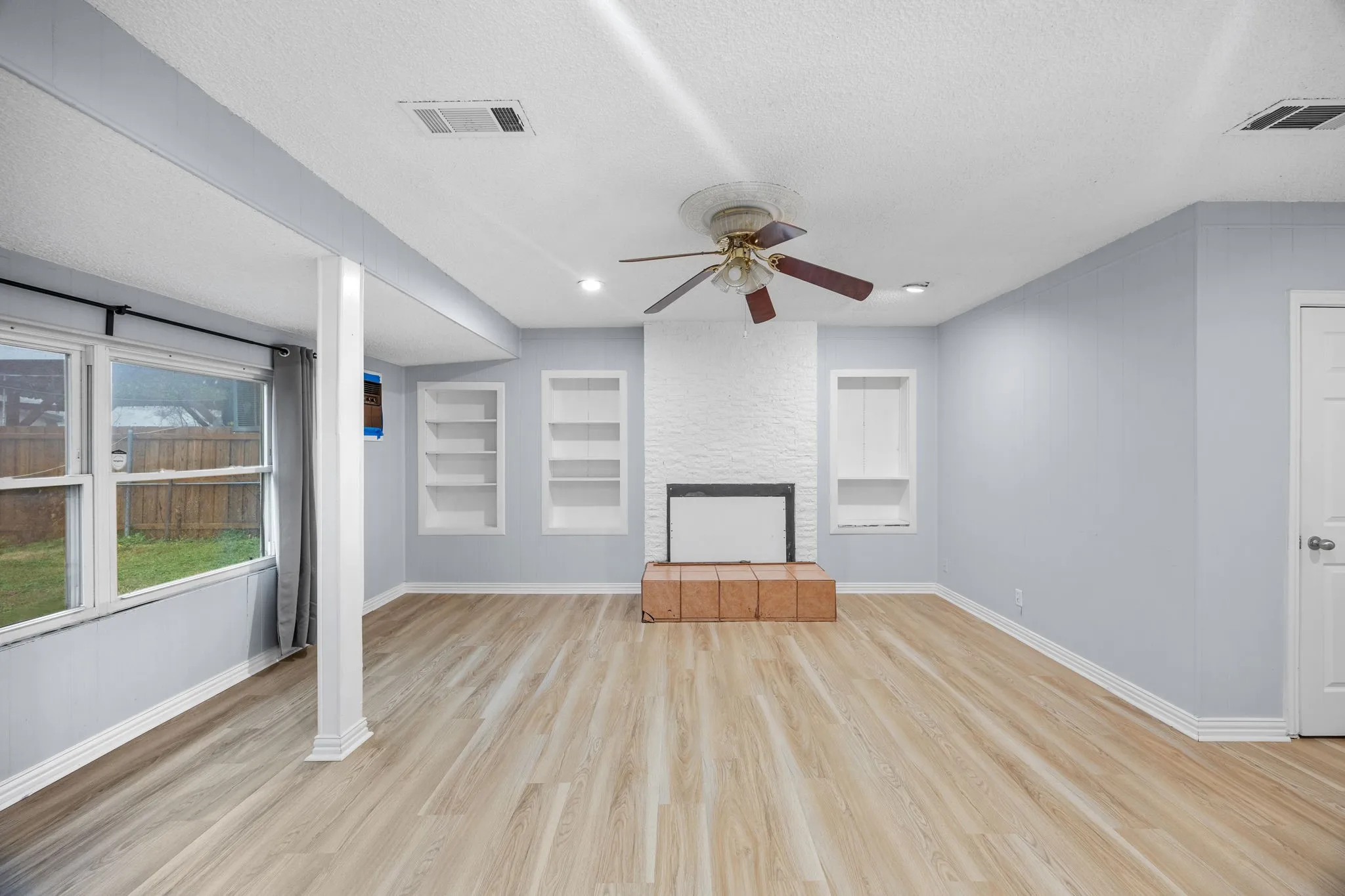 Single Family Residence For Sale in Dallas County , 2438 Lasalle Drive, Irving, Texas 75062, 3 Bedroom, 2 Bathroom, Garage spaces, 1,742 Sqft, built in 1962, mls#21188650, Real Estate Agent in Irving, Homes For Sale in Dallas county, Homes For Sale in Irving, Realtor in Irving Texas, Real Estate Brokerage Independent Realty Texas, Luminita Cordes Realtor