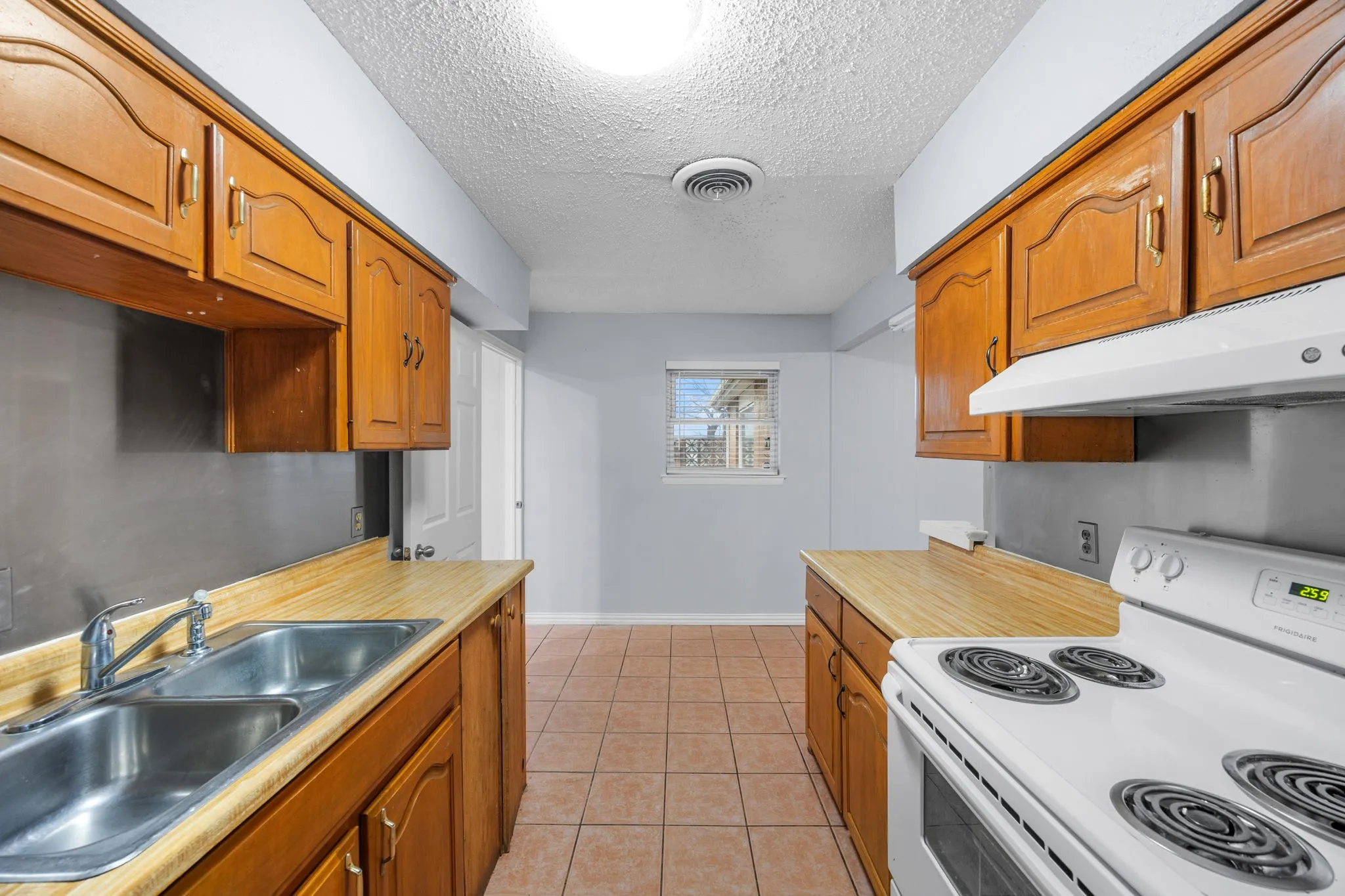 Single Family Residence For Sale in Dallas County , 2438 Lasalle Drive, Irving, Texas 75062, 3 Bedroom, 2 Bathroom, Garage spaces, 1,742 Sqft, built in 1962, mls#21188650, Real Estate Agent in Irving, Homes For Sale in Dallas county, Homes For Sale in Irving, Realtor in Irving Texas, Real Estate Brokerage Independent Realty Texas, Luminita Cordes Realtor