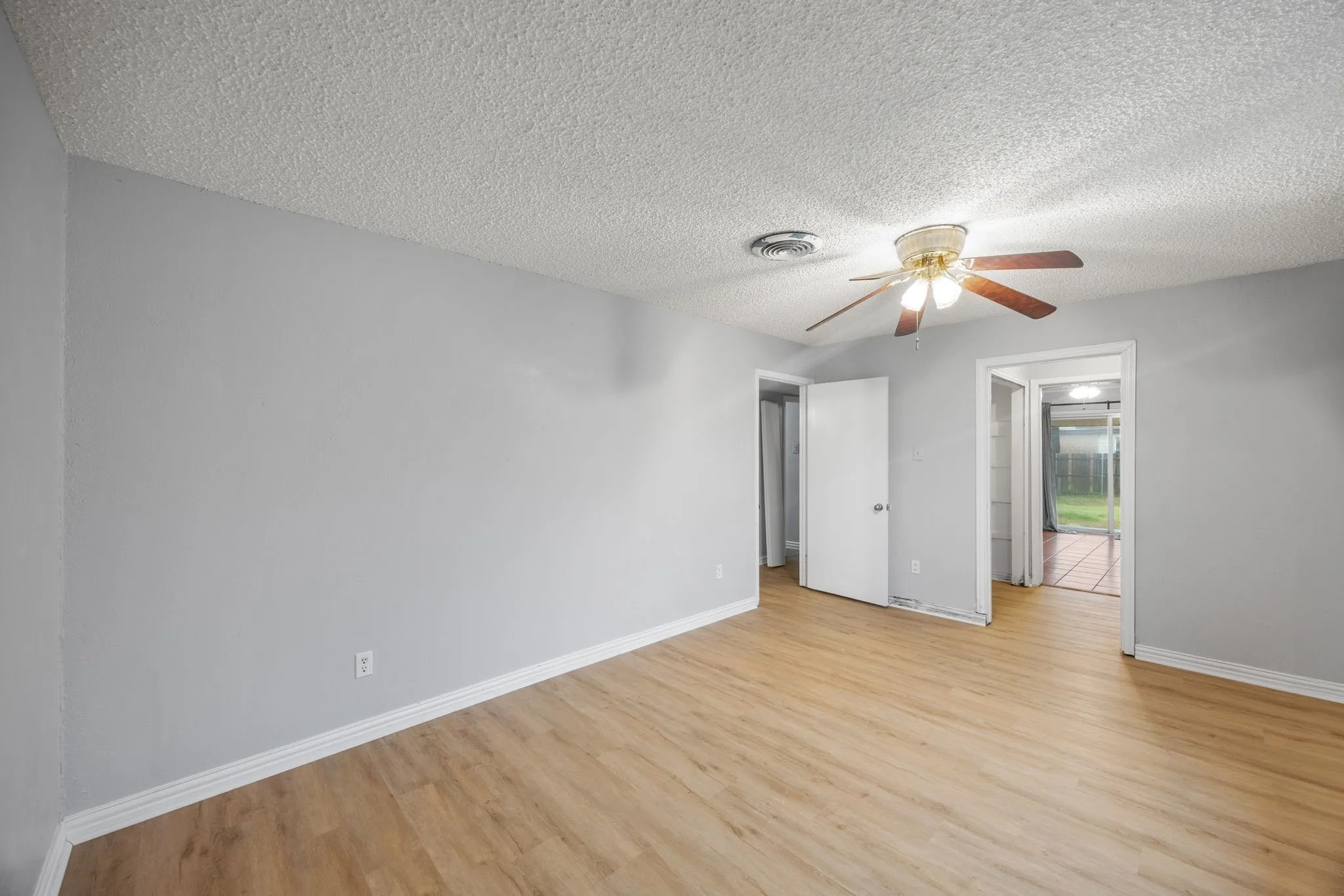 Single Family Residence For Sale in Dallas County , 2438 Lasalle Drive, Irving, Texas 75062, 3 Bedroom, 2 Bathroom, Garage spaces, 1,742 Sqft, built in 1962, mls#21188650, Real Estate Agent in Irving, Homes For Sale in Dallas county, Homes For Sale in Irving, Realtor in Irving Texas, Real Estate Brokerage Independent Realty Texas, Luminita Cordes Realtor