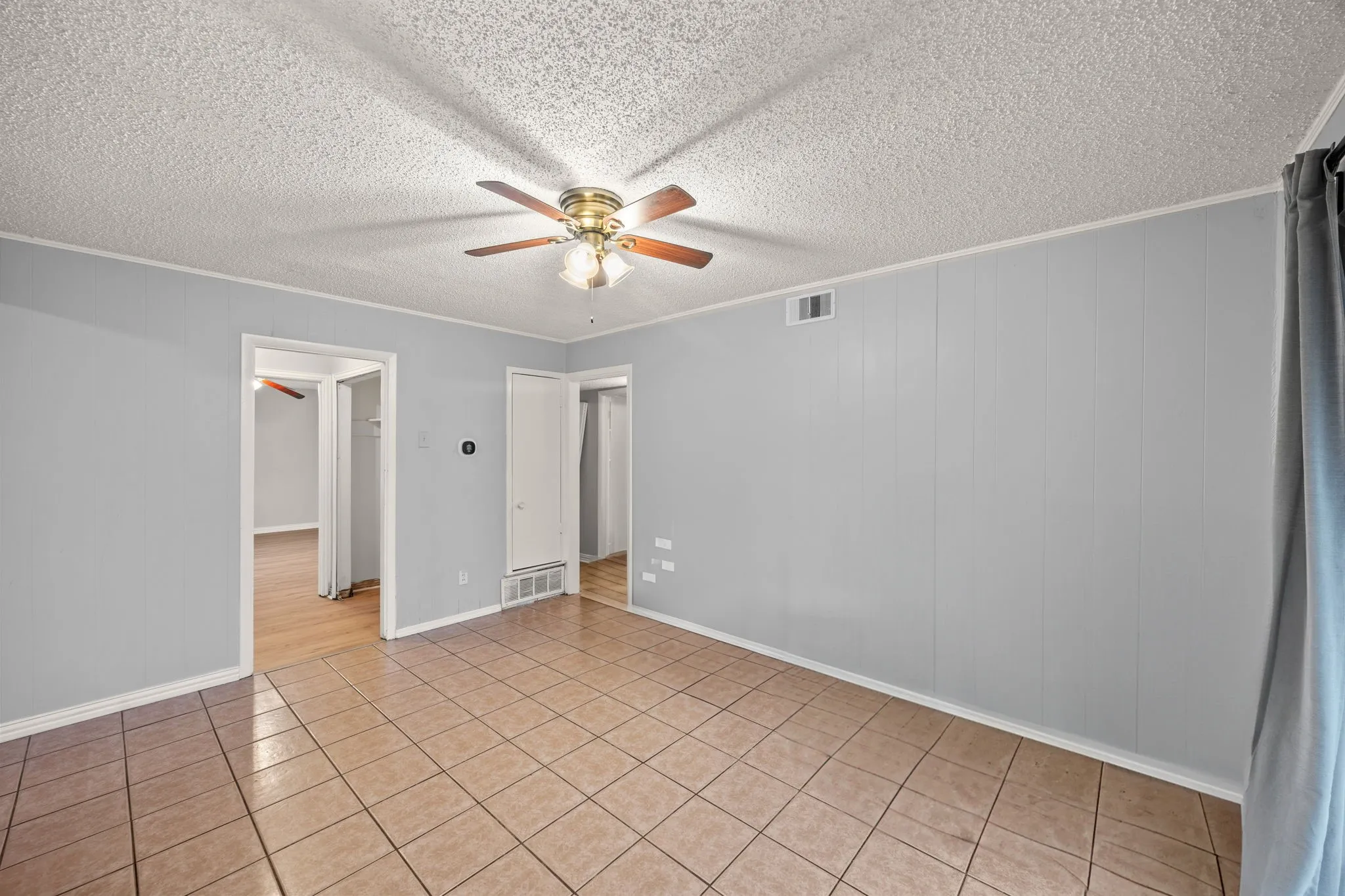 Single Family Residence For Sale in Dallas County , 2438 Lasalle Drive, Irving, Texas 75062, 3 Bedroom, 2 Bathroom, Garage spaces, 1,742 Sqft, built in 1962, mls#21188650, Real Estate Agent in Irving, Homes For Sale in Dallas county, Homes For Sale in Irving, Realtor in Irving Texas, Real Estate Brokerage Independent Realty Texas, Luminita Cordes Realtor