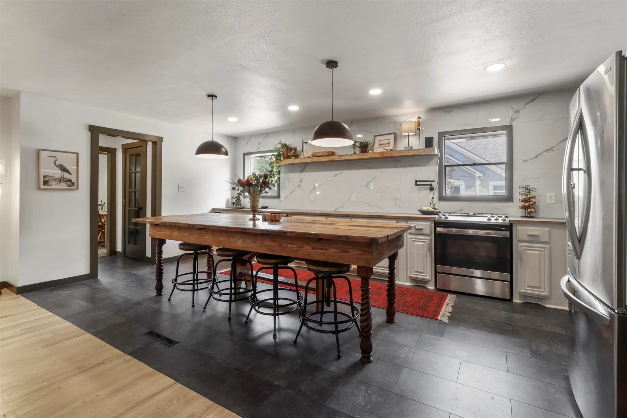 Single Family Residence For Sale in Collin County , 516 N Main Street N, Farmersville, Texas 75442, 4 Bedrooms, 4 Bathrooms, 2 Garage spaces, 3,174 Sqft, built in 1961, Preowned, Price $449,500, mls#21188574, Real Estate Agent in Farmersville, Homes For Sale in Collin county, Homes For Sale in Farmersville, Realtor in Farmersville Texas, Real Estate Brokerage Independent Realty Texas, Luminita Cordes Realtor