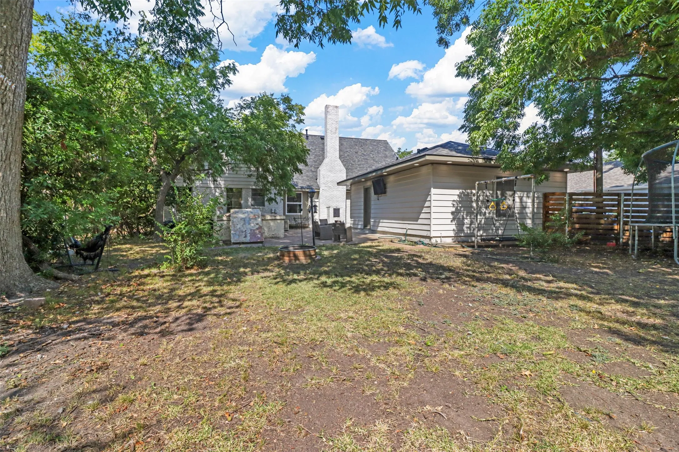 Single Family Residence For Sale in Collin County , 516 N Main Street N, Farmersville, Texas 75442, 4 Bedrooms, 4 Bathrooms, 2 Garage spaces, 3,174 Sqft, built in 1961, Preowned, Price $449,500, mls#21188574, Real Estate Agent in Farmersville, Homes For Sale in Collin county, Homes For Sale in Farmersville, Realtor in Farmersville Texas, Real Estate Brokerage Independent Realty Texas, Luminita Cordes Realtor