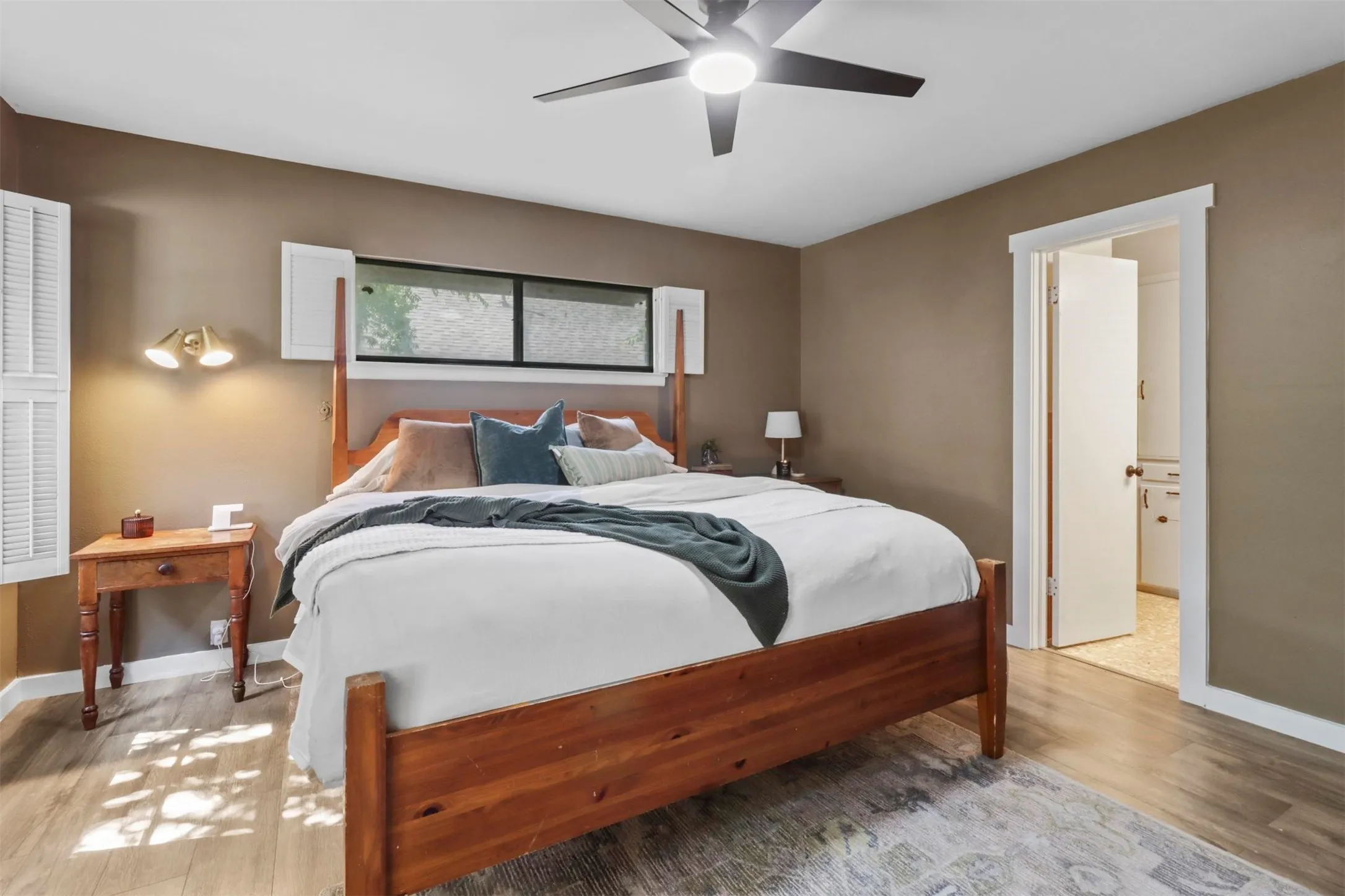 Single Family Residence For Sale in Collin County , 516 N Main Street N, Farmersville, Texas 75442, 4 Bedrooms, 4 Bathrooms, 2 Garage spaces, 3,174 Sqft, built in 1961, Preowned, Price $449,500, mls#21188574, Real Estate Agent in Farmersville, Homes For Sale in Collin county, Homes For Sale in Farmersville, Realtor in Farmersville Texas, Real Estate Brokerage Independent Realty Texas, Luminita Cordes Realtor