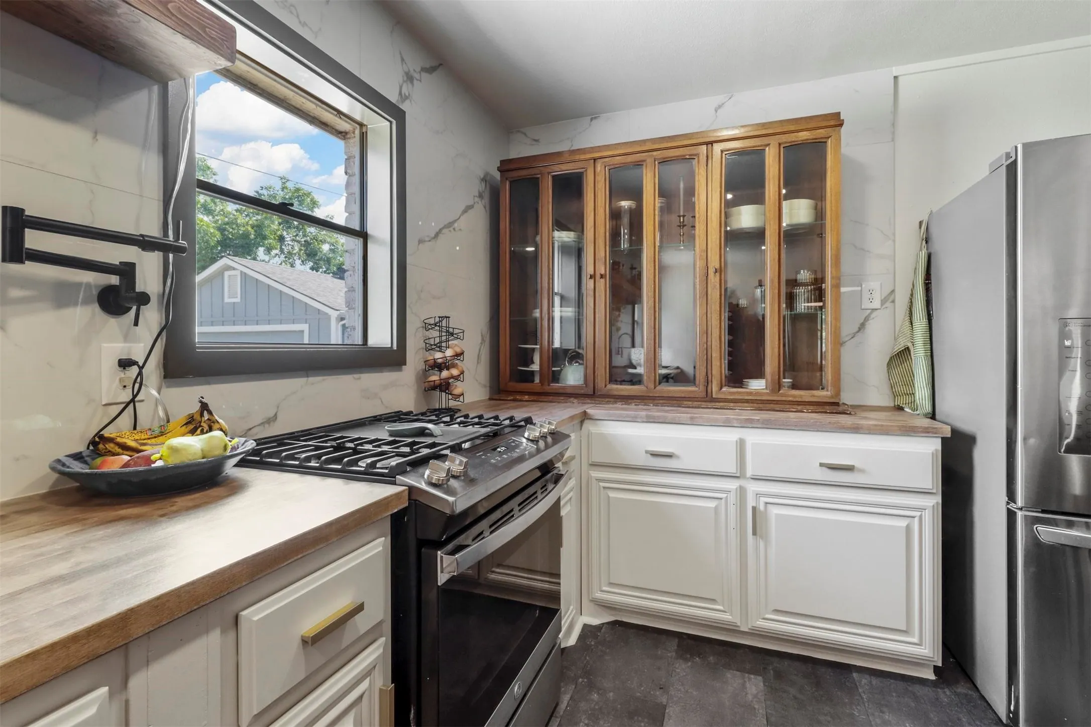 Single Family Residence For Sale in Collin County , 516 N Main Street N, Farmersville, Texas 75442, 4 Bedrooms, 4 Bathrooms, 2 Garage spaces, 3,174 Sqft, built in 1961, Preowned, Price $449,500, mls#21188574, Real Estate Agent in Farmersville, Homes For Sale in Collin county, Homes For Sale in Farmersville, Realtor in Farmersville Texas, Real Estate Brokerage Independent Realty Texas, Luminita Cordes Realtor
