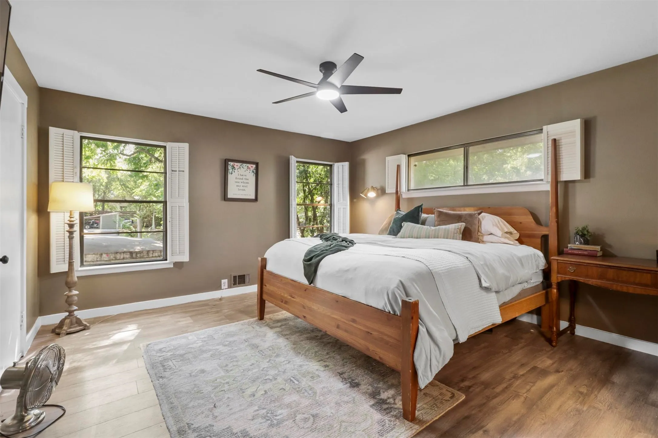 Single Family Residence For Sale in Collin County , 516 N Main Street N, Farmersville, Texas 75442, 4 Bedrooms, 4 Bathrooms, 2 Garage spaces, 3,174 Sqft, built in 1961, Preowned, Price $449,500, mls#21188574, Real Estate Agent in Farmersville, Homes For Sale in Collin county, Homes For Sale in Farmersville, Realtor in Farmersville Texas, Real Estate Brokerage Independent Realty Texas, Luminita Cordes Realtor