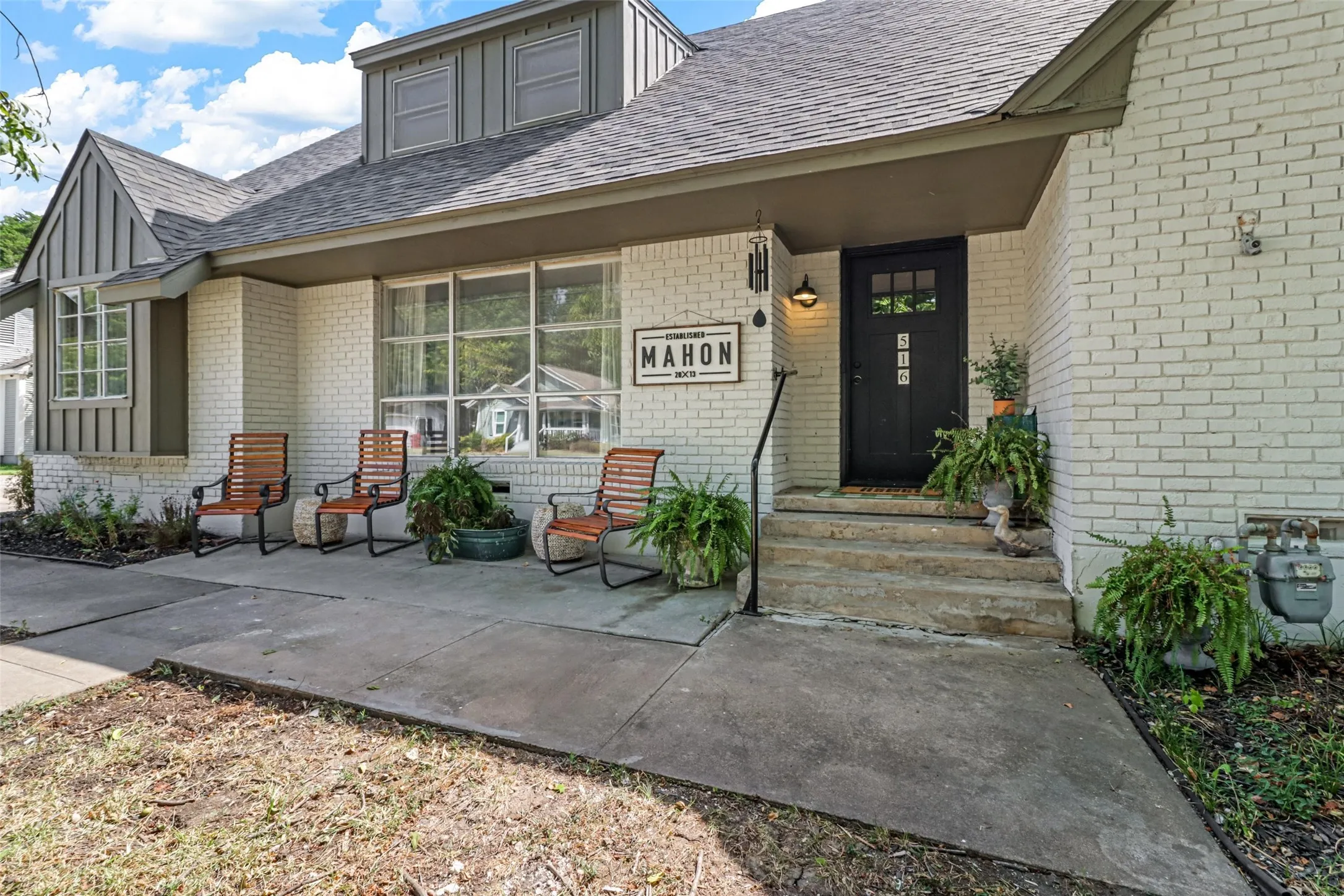 Single Family Residence For Sale in Collin County , 516 N Main Street N, Farmersville, Texas 75442, 4 Bedrooms, 4 Bathrooms, 2 Garage spaces, 3,174 Sqft, built in 1961, Preowned, Price $449,500, mls#21188574, Real Estate Agent in Farmersville, Homes For Sale in Collin county, Homes For Sale in Farmersville, Realtor in Farmersville Texas, Real Estate Brokerage Independent Realty Texas, Luminita Cordes Realtor