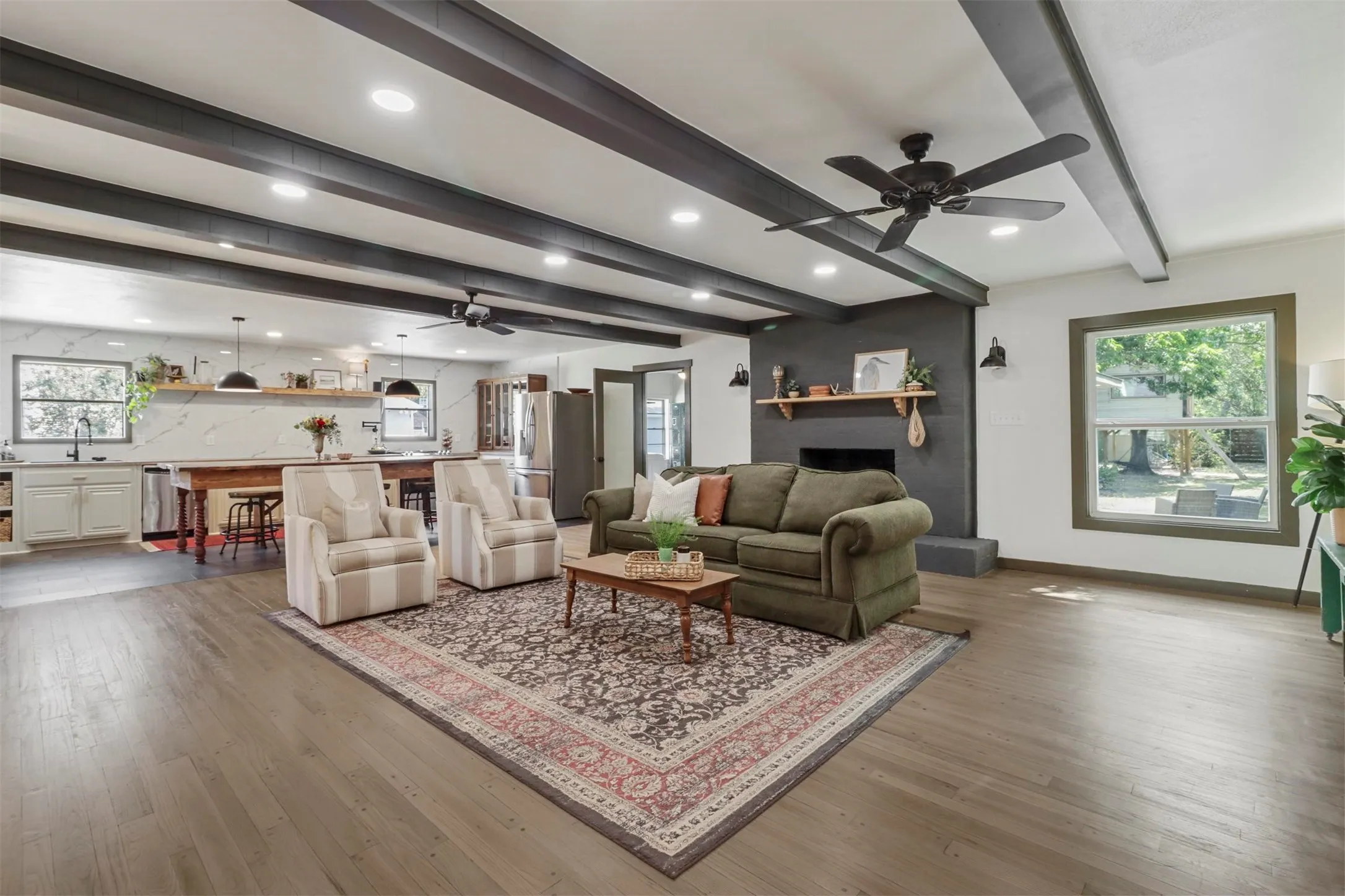 Single Family Residence For Sale in Collin County , 516 N Main Street N, Farmersville, Texas 75442, 4 Bedrooms, 4 Bathrooms, 2 Garage spaces, 3,174 Sqft, built in 1961, Preowned, Price $449,500, mls#21188574, Real Estate Agent in Farmersville, Homes For Sale in Collin county, Homes For Sale in Farmersville, Realtor in Farmersville Texas, Real Estate Brokerage Independent Realty Texas, Luminita Cordes Realtor