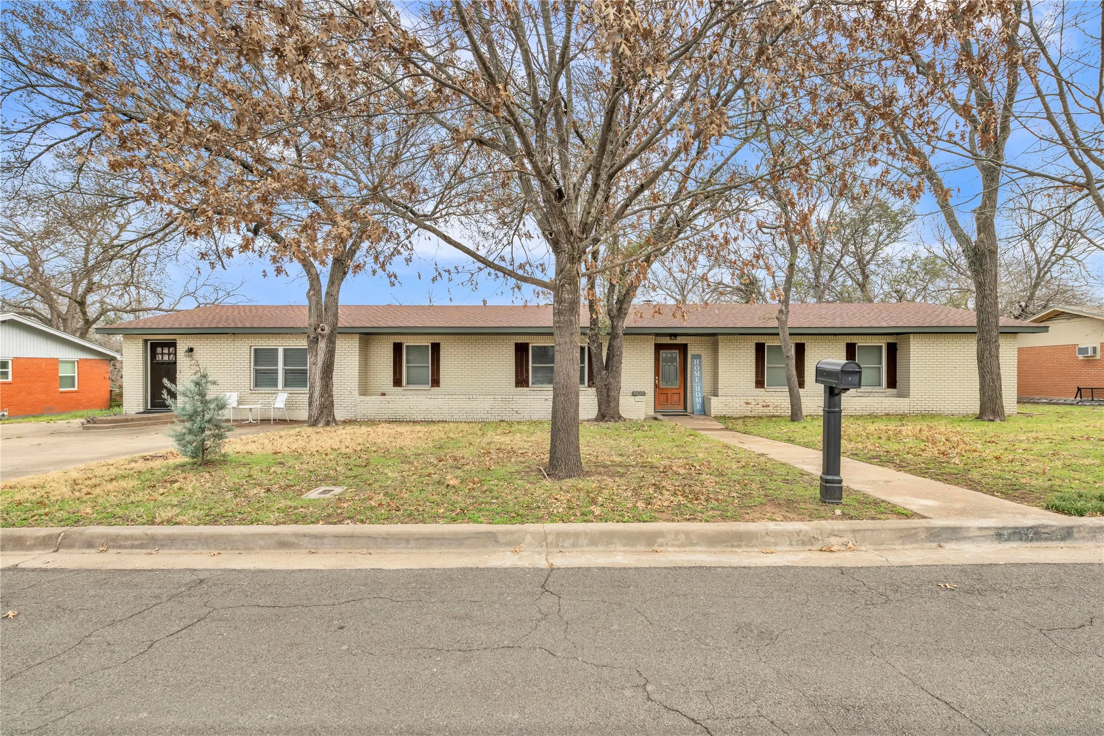 Single Family Residence For Sale in Mc Lennan County , 801 Arliss Drive, Woodway, Texas 76712, 4 Bedroom, 3 Bathroom, 2 Garage spaces, 2,768 Sqft, built in 1959, Preowned, mls#21188670, Real Estate Agent in Woodway, Homes For Sale in Mc Lennan county, Homes For Sale in Woodway, Realtor in Woodway Texas, Real Estate Brokerage Independent Realty Texas, Luminita Cordes Realtor