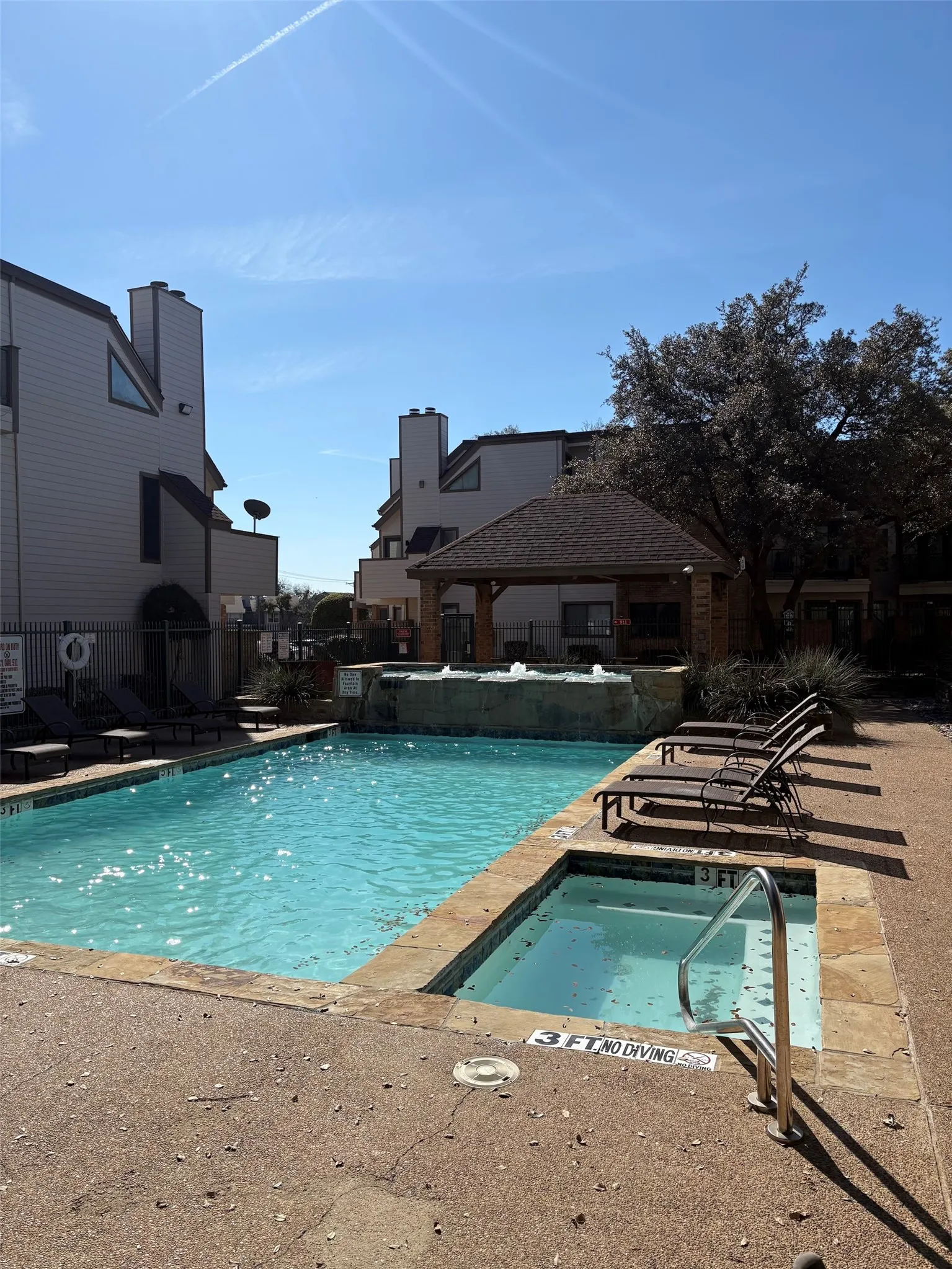 Integrated pool / spa featuring a patio
