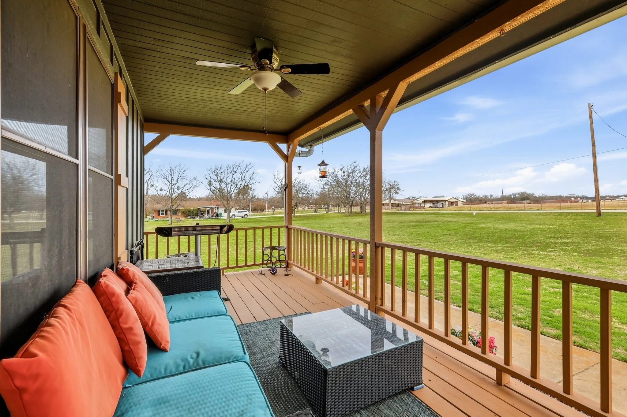 Single Family Residence For Sale in Denton County , 309 Sanders Road, Denton, Texas 76210, 3 Bedroom, 3 Bathroom, Garage spaces, 2,327 Sqft, built in 1989, mls#21187604, Real Estate Agent in Denton, Homes For Sale in Denton county, Homes For Sale in Denton, Realtor in Denton Texas, Real Estate Brokerage Independent Realty Texas, Luminita Cordes Realtor