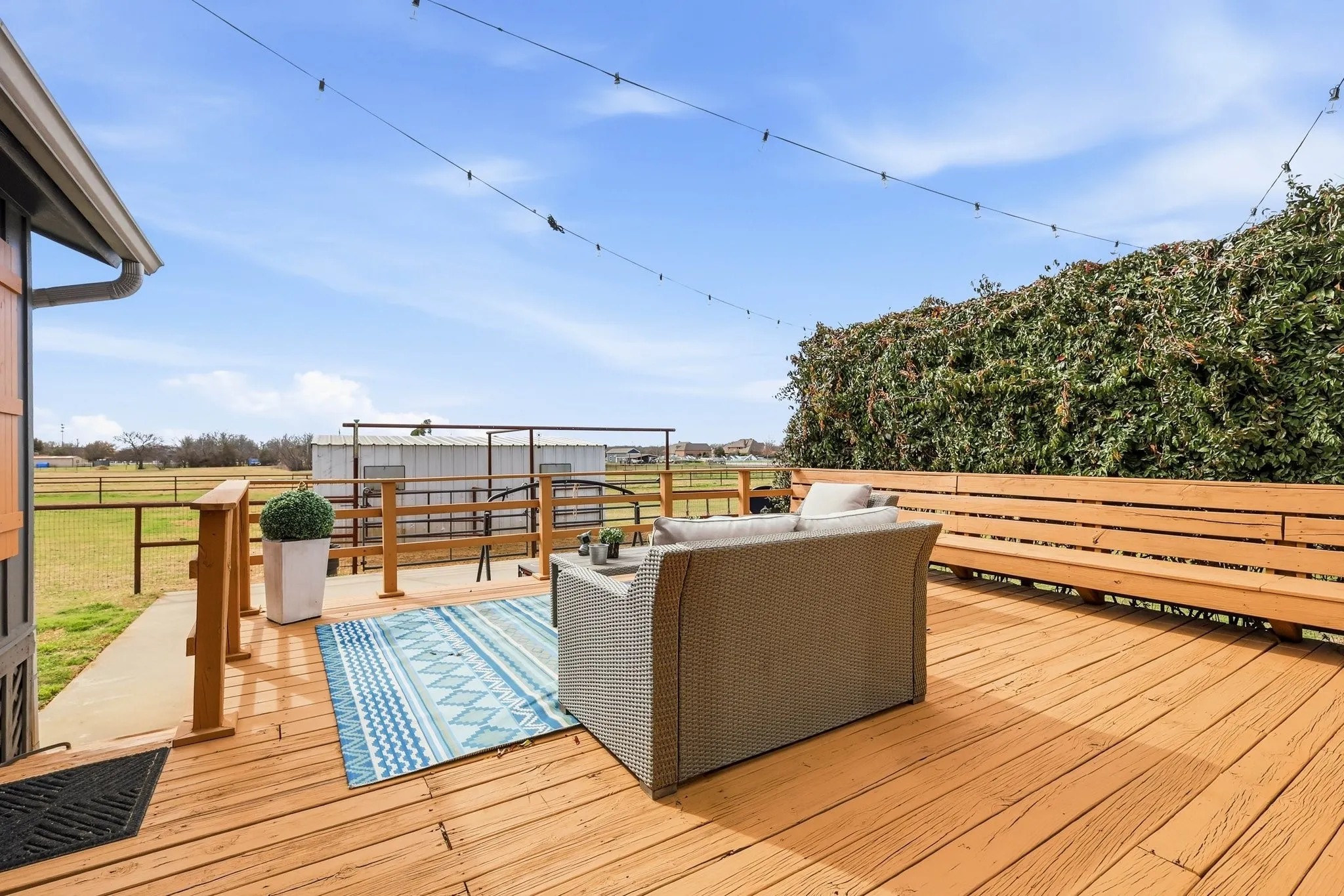 Single Family Residence For Sale in Denton County , 309 Sanders Road, Denton, Texas 76210, 3 Bedroom, 3 Bathroom, Garage spaces, 2,327 Sqft, built in 1989, mls#21187604, Real Estate Agent in Denton, Homes For Sale in Denton county, Homes For Sale in Denton, Realtor in Denton Texas, Real Estate Brokerage Independent Realty Texas, Luminita Cordes Realtor