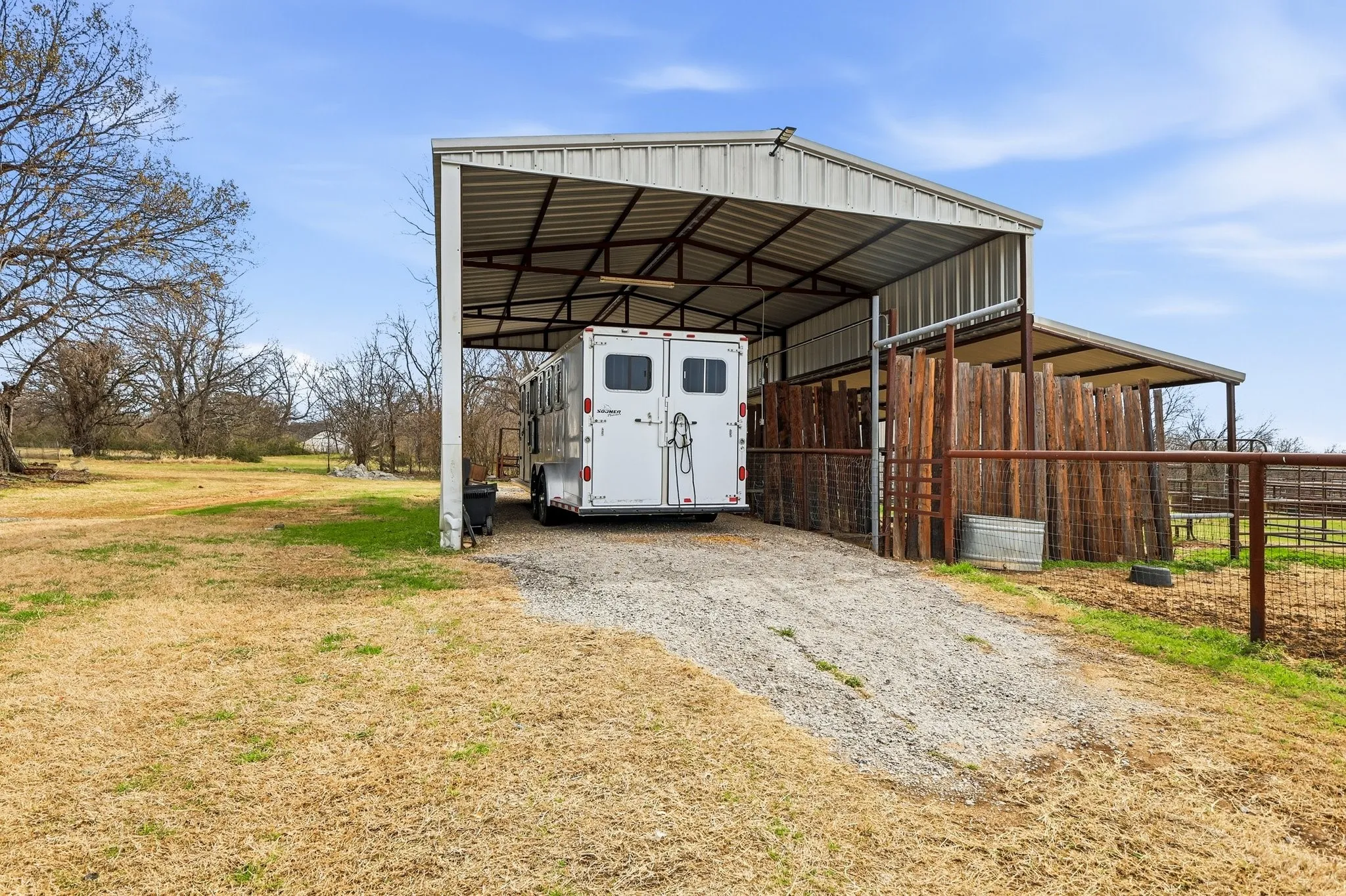 Tailer shed
