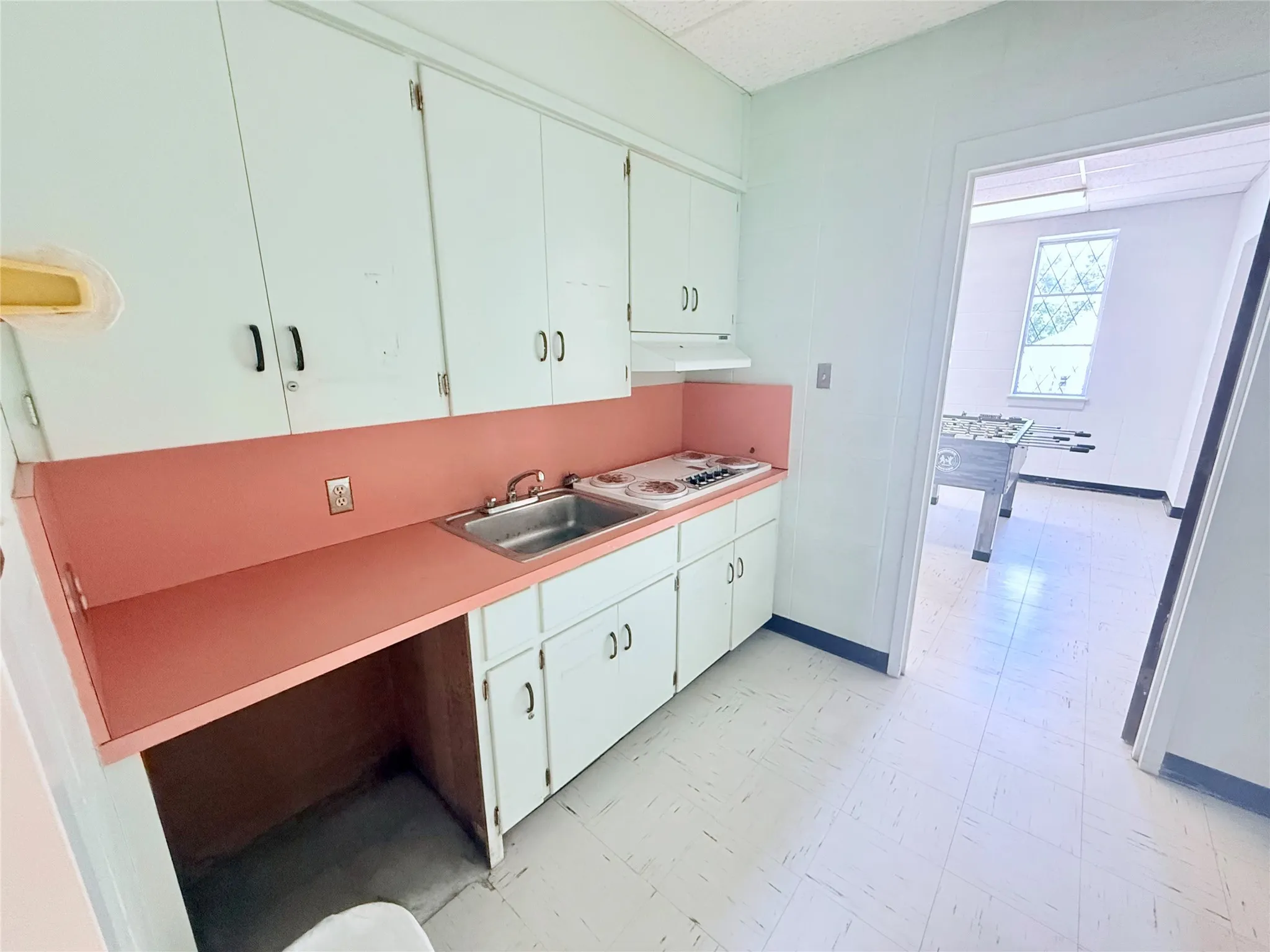Office For Rent in Grayson County , 213 N Burnett Avenue, Denison, Texas 75020, 0, 0, Garage spaces, 0 Sqft, built in 1951, Preowned, mls#21186965, Real Estate Agent in Denison, Homes For Rent in Grayson county, Homes For Rent in Denison, Realtor in Denison Texas, Real Estate Brokerage Independent Realty Texas, Luminita Cordes Realtor