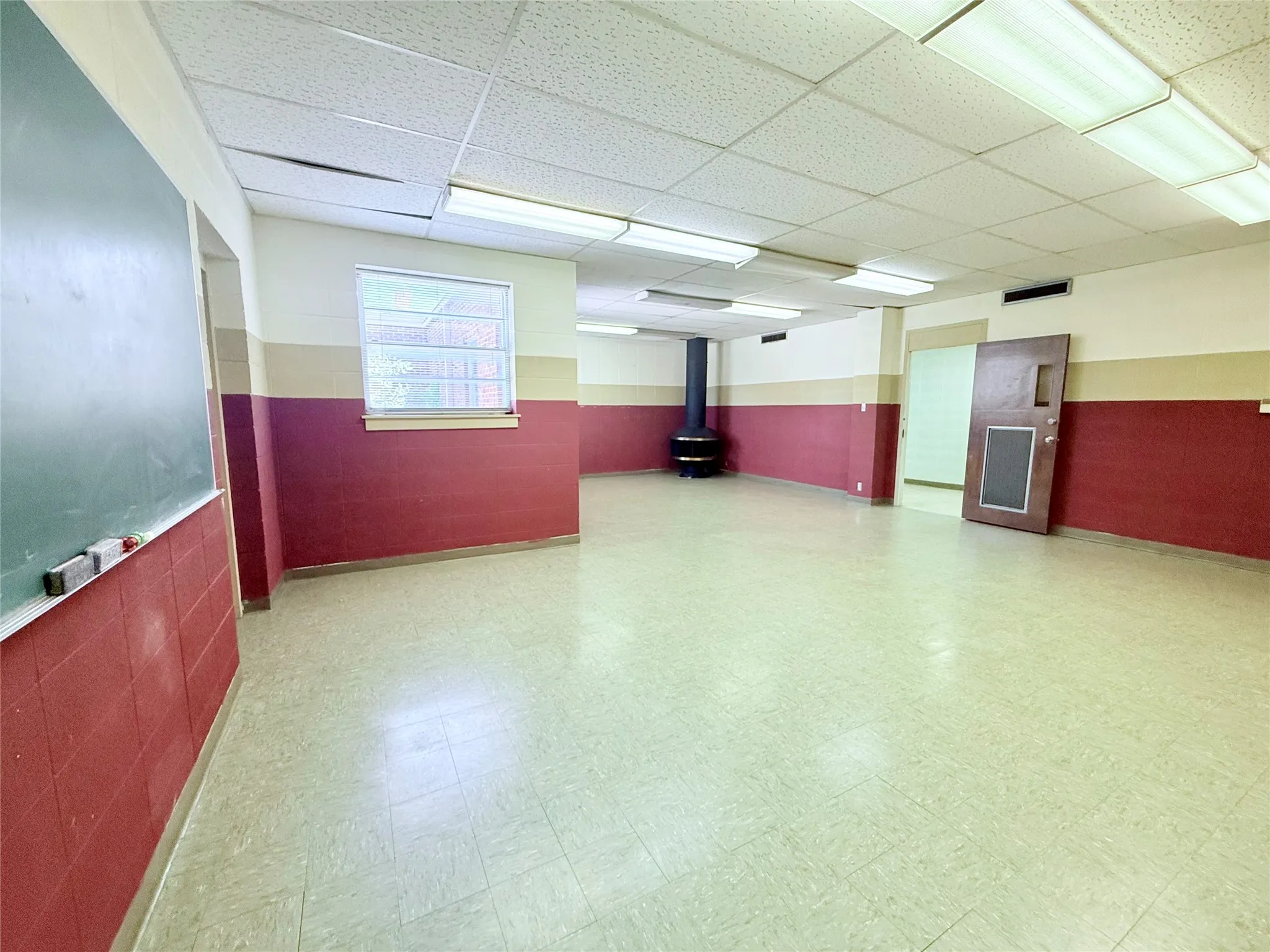 Office For Rent in Grayson County , 213 N Burnett Avenue, Denison, Texas 75020, 0, 0, Garage spaces, 0 Sqft, built in 1951, Preowned, mls#21186965, Real Estate Agent in Denison, Homes For Rent in Grayson county, Homes For Rent in Denison, Realtor in Denison Texas, Real Estate Brokerage Independent Realty Texas, Luminita Cordes Realtor