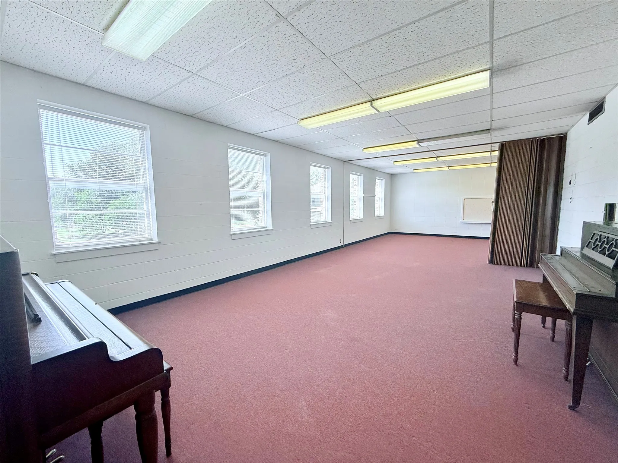 Office For Rent in Grayson County , 213 N Burnett Avenue, Denison, Texas 75020, 0, 0, Garage spaces, 0 Sqft, built in 1951, Preowned, mls#21186965, Real Estate Agent in Denison, Homes For Rent in Grayson county, Homes For Rent in Denison, Realtor in Denison Texas, Real Estate Brokerage Independent Realty Texas, Luminita Cordes Realtor