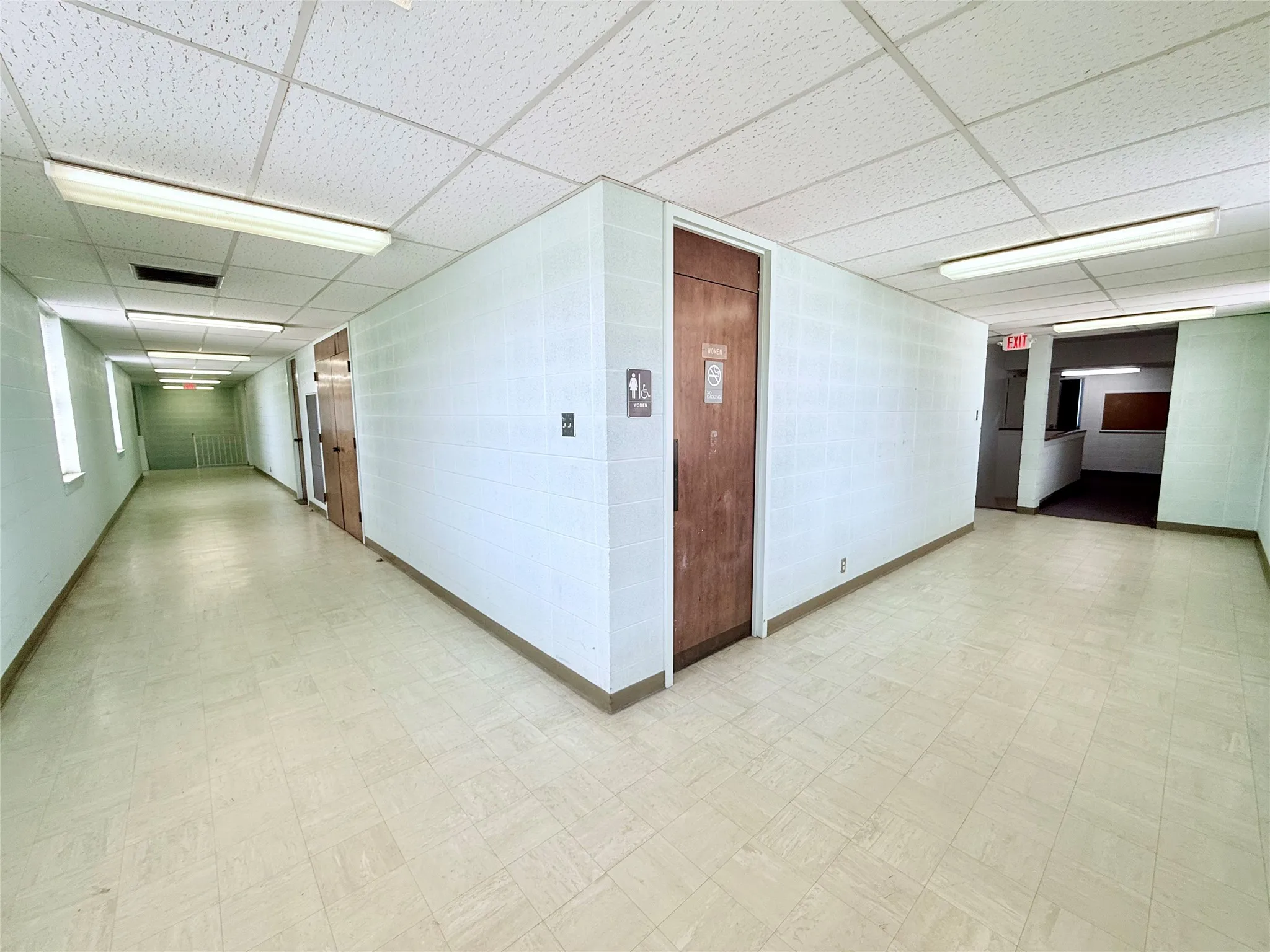 Office For Rent in Grayson County , 213 N Burnett Avenue, Denison, Texas 75020, 0, 0, Garage spaces, 0 Sqft, built in 1951, Preowned, mls#21186965, Real Estate Agent in Denison, Homes For Rent in Grayson county, Homes For Rent in Denison, Realtor in Denison Texas, Real Estate Brokerage Independent Realty Texas, Luminita Cordes Realtor