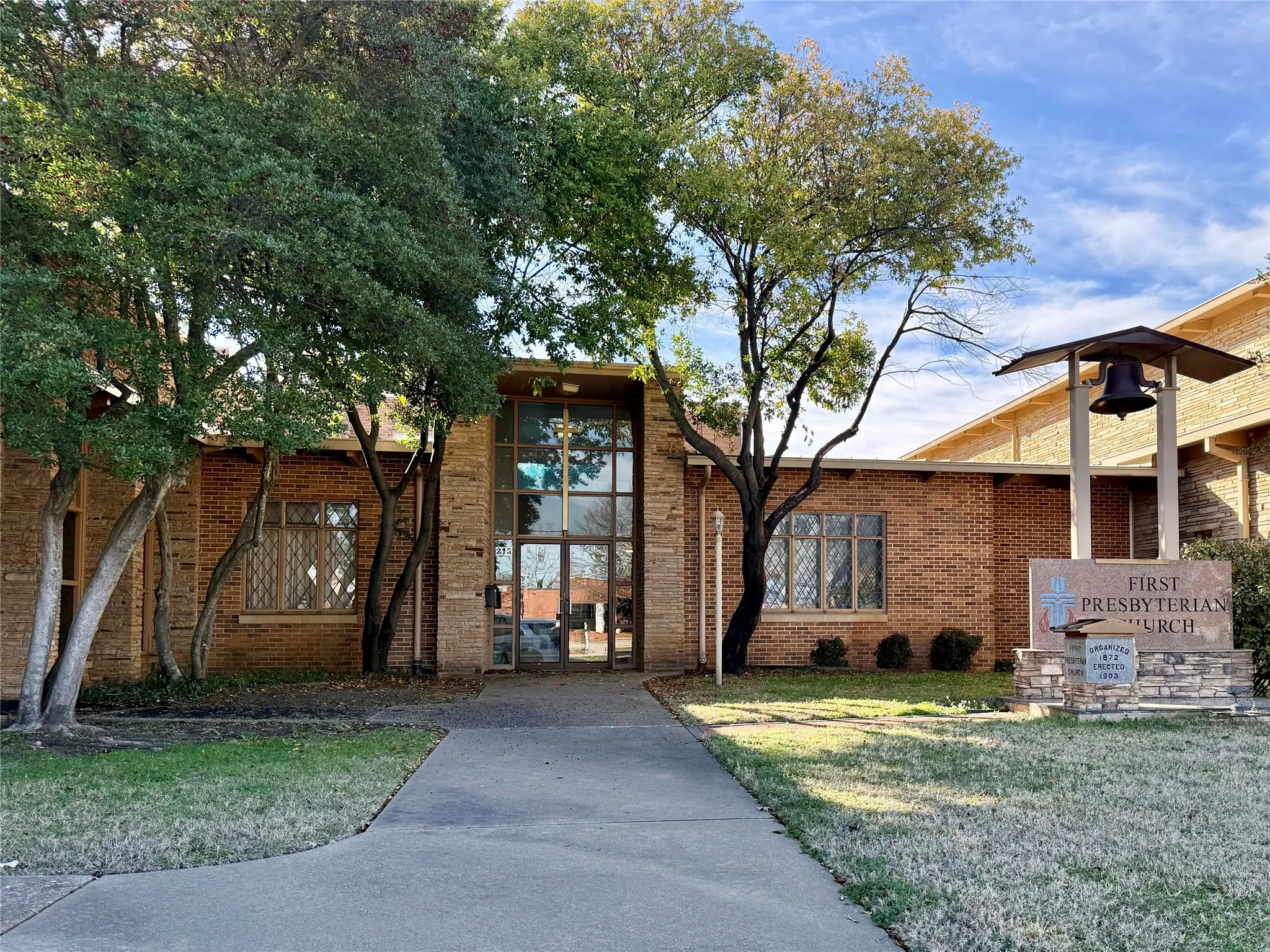 Office For Rent in Grayson County , 213 N Burnett Avenue, Denison, Texas 75020, 0, 0, Garage spaces, 0 Sqft, built in 1951, Preowned, mls#21186965, Real Estate Agent in Denison, Homes For Rent in Grayson county, Homes For Rent in Denison, Realtor in Denison Texas, Real Estate Brokerage Independent Realty Texas, Luminita Cordes Realtor