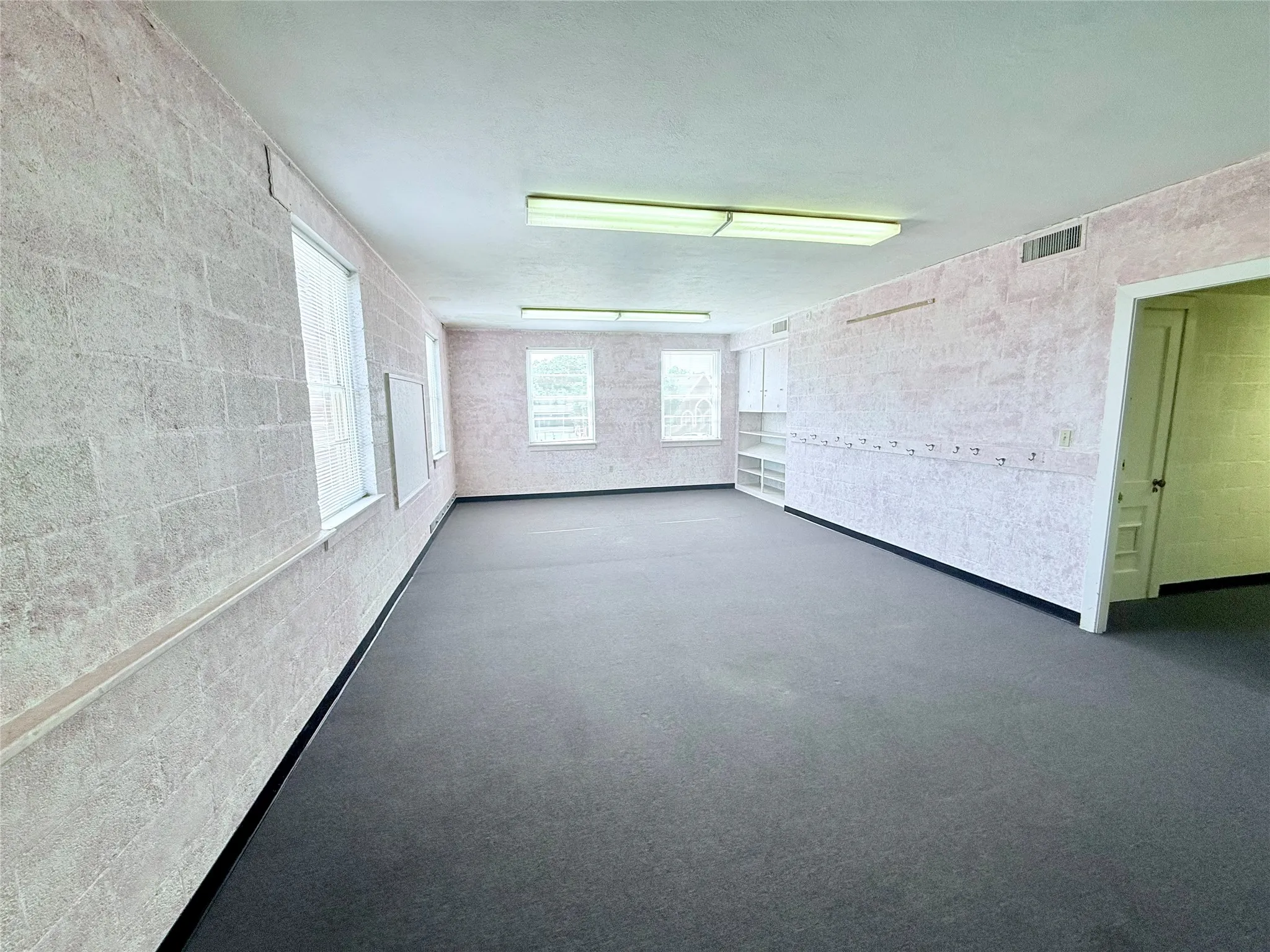 Office For Rent in Grayson County , 213 N Burnett Avenue, Denison, Texas 75020, 0, 0, Garage spaces, 0 Sqft, built in 1951, Preowned, mls#21186965, Real Estate Agent in Denison, Homes For Rent in Grayson county, Homes For Rent in Denison, Realtor in Denison Texas, Real Estate Brokerage Independent Realty Texas, Luminita Cordes Realtor