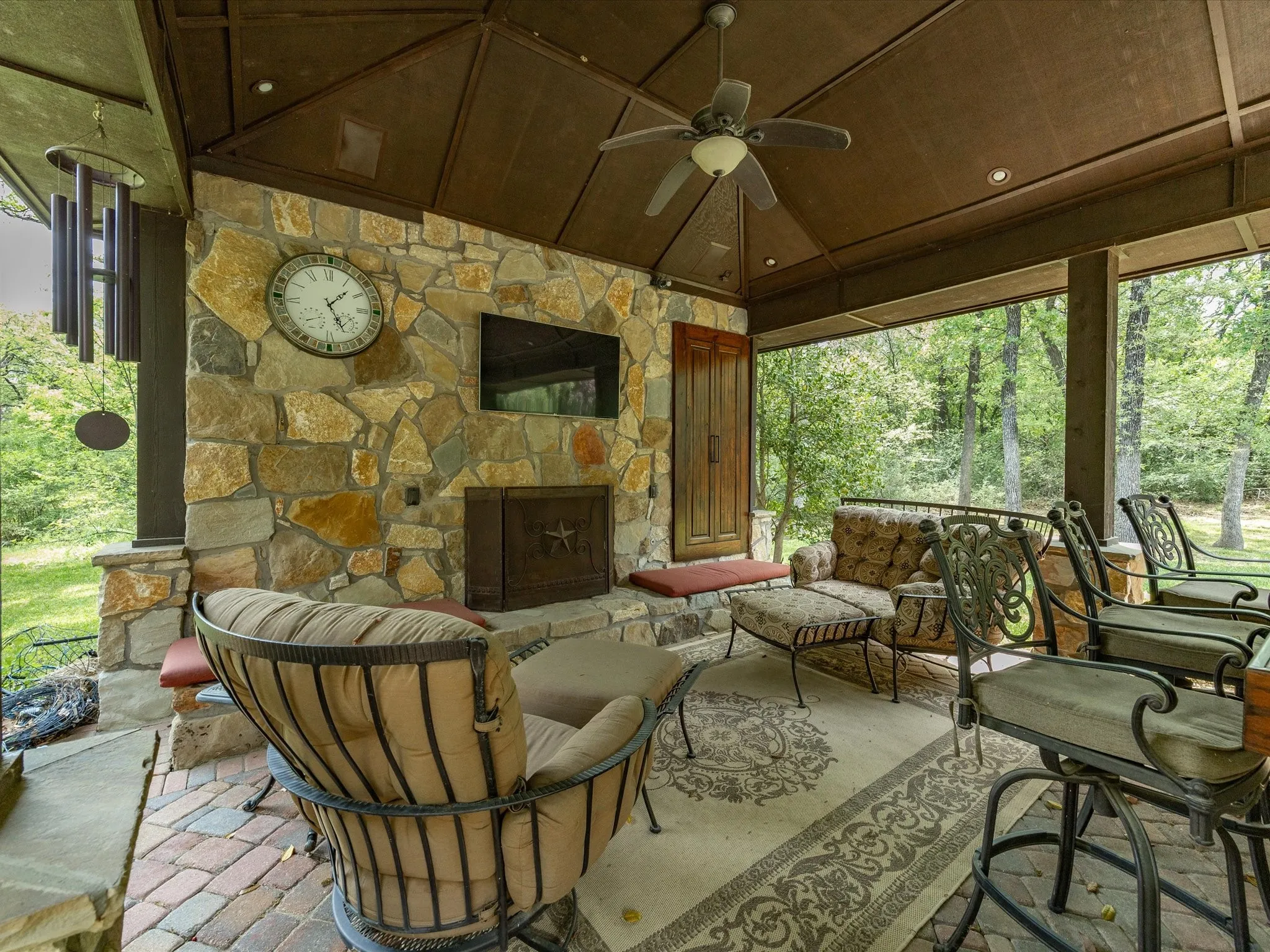 Outdoor Kitchen, Bar, Patio