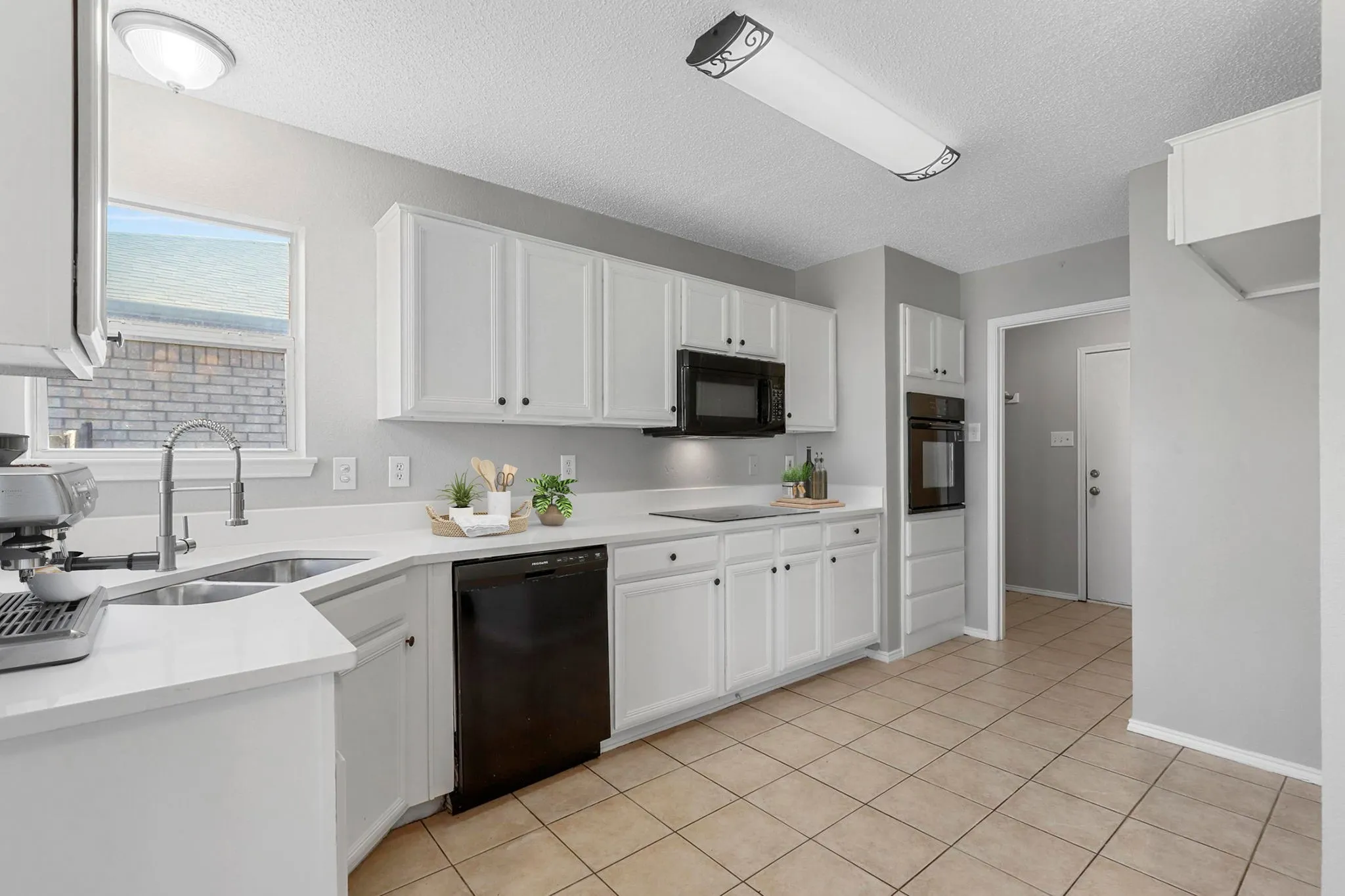 Single Family Residence For Sale in Tarrant County , 1610 Merritt Drive, Mansfield, Texas 76063, 4 Bedrooms, 2 Bathrooms, 2 Garage spaces, 1,724 Sqft, built in 2000, Price $320,000, mls#21188851, Real Estate Agent in Mansfield, Homes For Sale in Tarrant county, Homes For Sale in Mansfield, Realtor in Mansfield Texas, Real Estate Brokerage Independent Realty Texas, Luminita Cordes Realtor