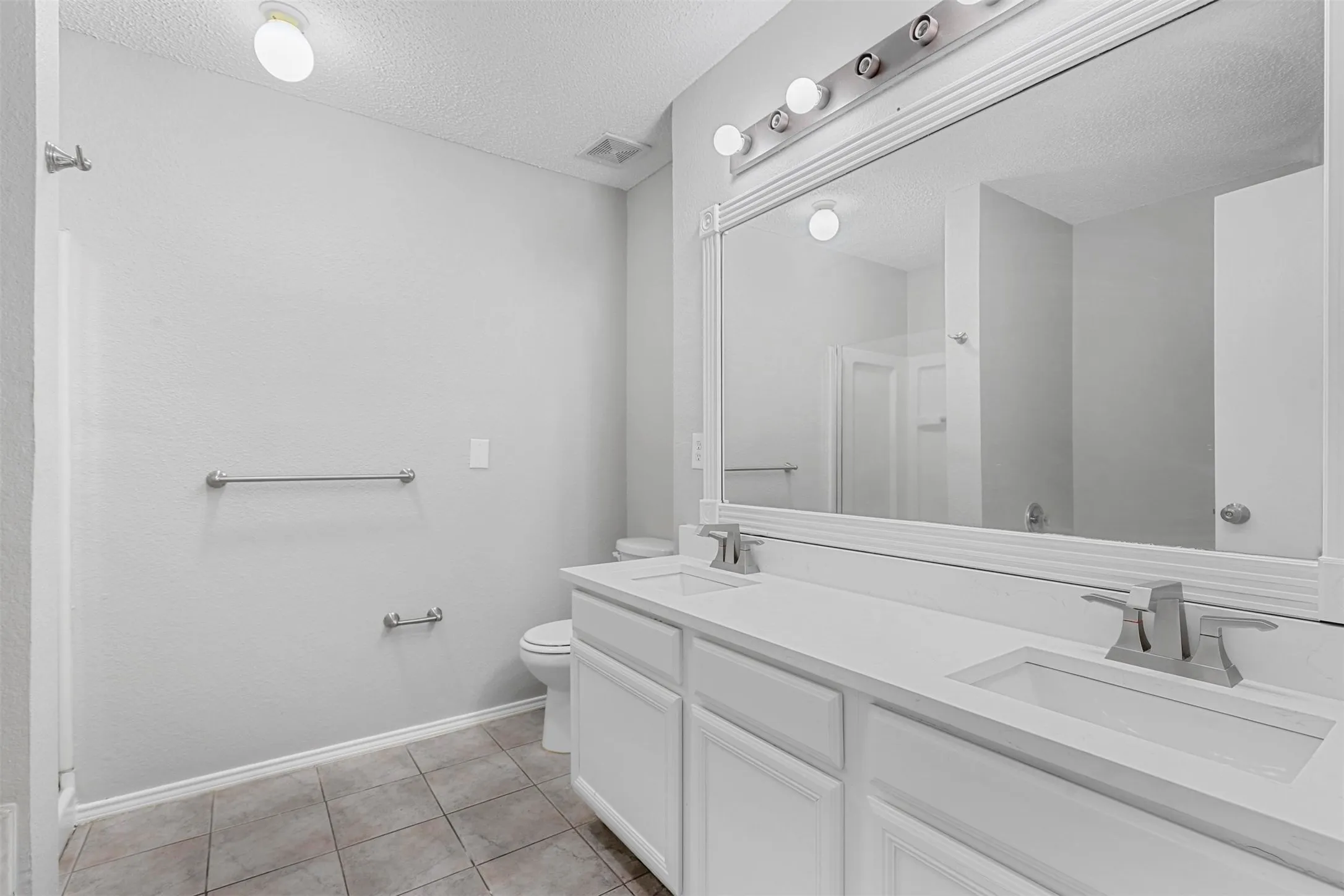 Single Family Residence For Sale in Tarrant County , 1610 Merritt Drive, Mansfield, Texas 76063, 4 Bedrooms, 2 Bathrooms, 2 Garage spaces, 1,724 Sqft, built in 2000, Price $320,000, mls#21188851, Real Estate Agent in Mansfield, Homes For Sale in Tarrant county, Homes For Sale in Mansfield, Realtor in Mansfield Texas, Real Estate Brokerage Independent Realty Texas, Luminita Cordes Realtor