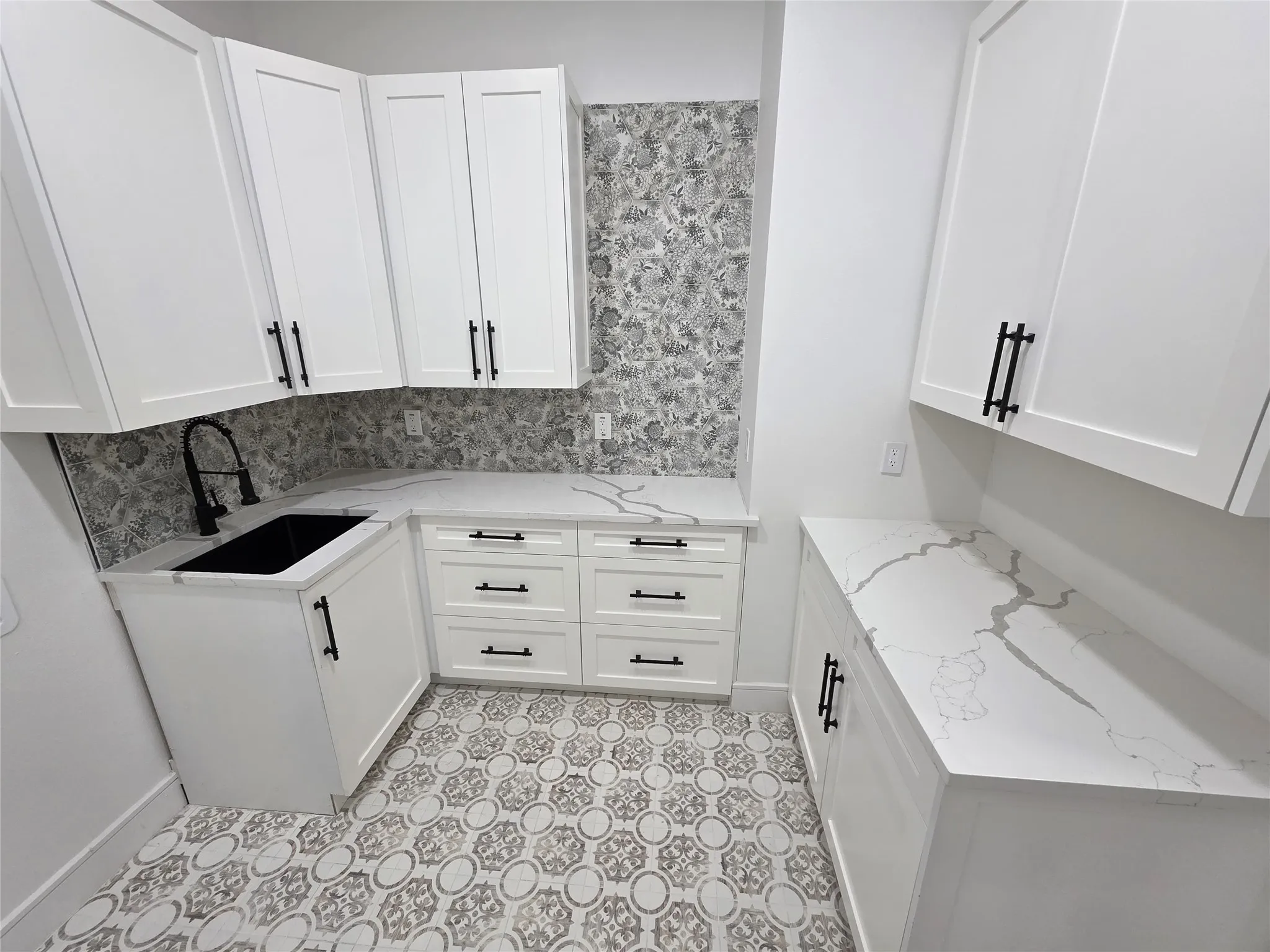 Single Family Residence For Sale in Ellis County , 109 Homestead Lane, Waxahachie, Texas 75165, 4 Bedroom, 3 Bathroom, 3 Garage spaces, 2,898 Sqft, built in 2024, mls#21188910, Real Estate Agent in Waxahachie, Homes For Sale in Ellis county, Homes For Sale in Waxahachie, Realtor in Waxahachie Texas, Real Estate Brokerage Independent Realty Texas, Luminita Cordes Realtor