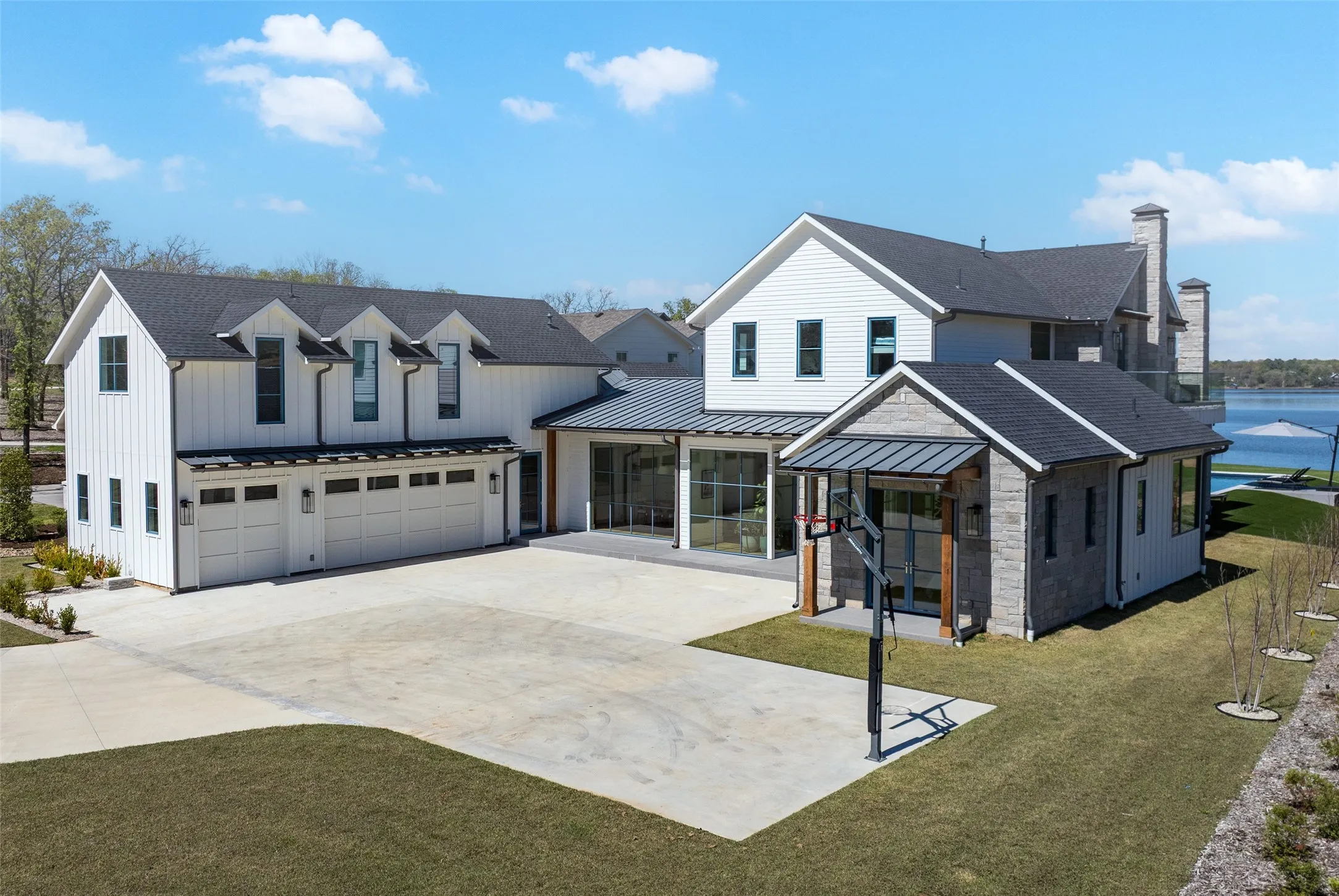 Single Family Residence For Sale in Henderson County , 13150 Sunrise Circle, Malakoff, Texas 75148, 5 Bedroom, 7 Bathroom, 3 Garage spaces, 6,780 Sqft, built in 2025, New Construction - Complete, mls#21164423, Real Estate Agent in Malakoff, Homes For Sale in Henderson county, Homes For Sale in Malakoff, Realtor in Malakoff Texas, Real Estate Brokerage Independent Realty Texas, Luminita Cordes Realtor