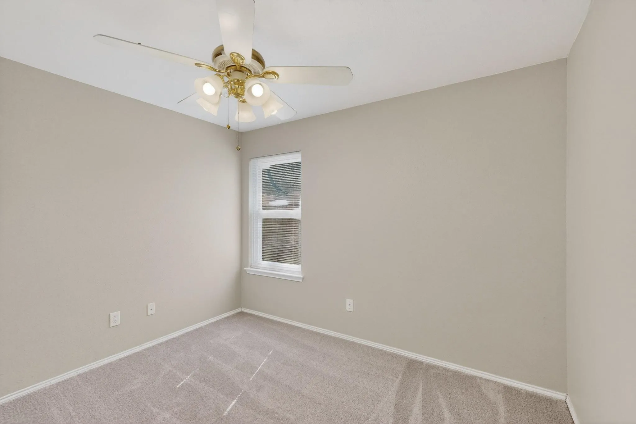 Single Family Residence For Sale in Johnson County , 1025 Caleb Street, Burleson, Texas 76028, 4 Bedroom, 2 Bathroom, 2 Garage spaces, 1,838 Sqft, built in 2002, mls#21103122, Real Estate Agent in Burleson, Homes For Sale in Johnson county, Homes For Sale in Burleson, Realtor in Burleson Texas, Real Estate Brokerage Independent Realty Texas, Luminita Cordes Realtor