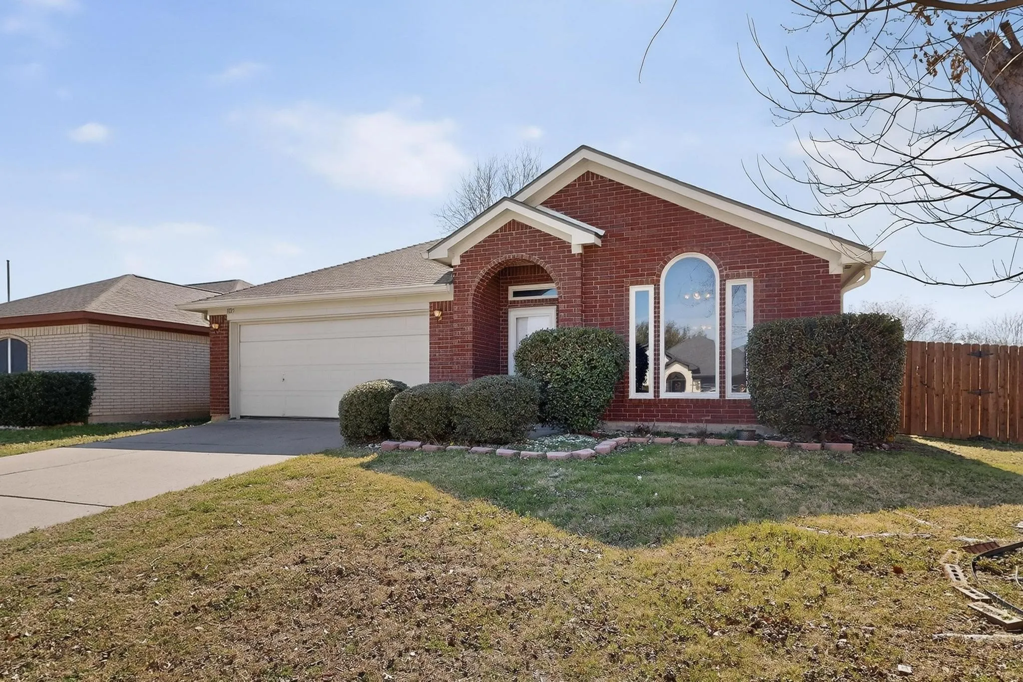 Single Family Residence For Sale in Johnson County , 1025 Caleb Street, Burleson, Texas 76028, 4 Bedroom, 2 Bathroom, 2 Garage spaces, 1,838 Sqft, built in 2002, mls#21103122, Real Estate Agent in Burleson, Homes For Sale in Johnson county, Homes For Sale in Burleson, Realtor in Burleson Texas, Real Estate Brokerage Independent Realty Texas, Luminita Cordes Realtor