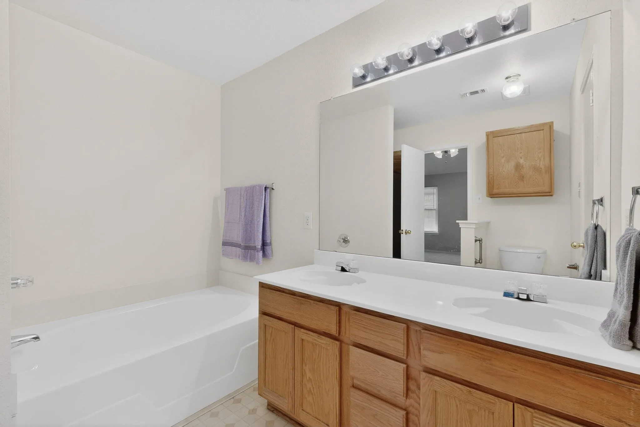 Single Family Residence For Sale in Johnson County , 1025 Caleb Street, Burleson, Texas 76028, 4 Bedroom, 2 Bathroom, 2 Garage spaces, 1,838 Sqft, built in 2002, mls#21103122, Real Estate Agent in Burleson, Homes For Sale in Johnson county, Homes For Sale in Burleson, Realtor in Burleson Texas, Real Estate Brokerage Independent Realty Texas, Luminita Cordes Realtor