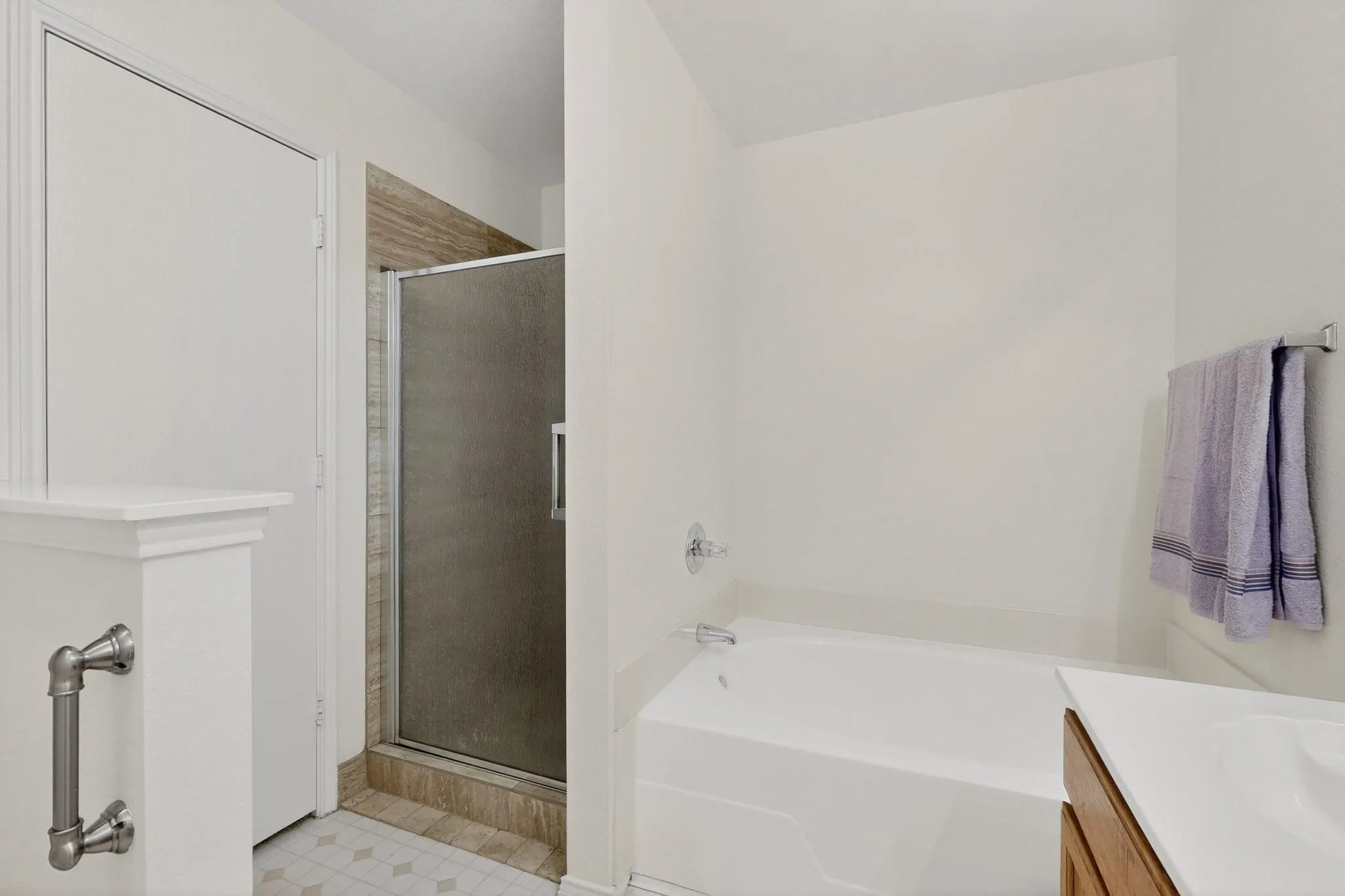 Single Family Residence For Sale in Johnson County , 1025 Caleb Street, Burleson, Texas 76028, 4 Bedroom, 2 Bathroom, 2 Garage spaces, 1,838 Sqft, built in 2002, mls#21103122, Real Estate Agent in Burleson, Homes For Sale in Johnson county, Homes For Sale in Burleson, Realtor in Burleson Texas, Real Estate Brokerage Independent Realty Texas, Luminita Cordes Realtor